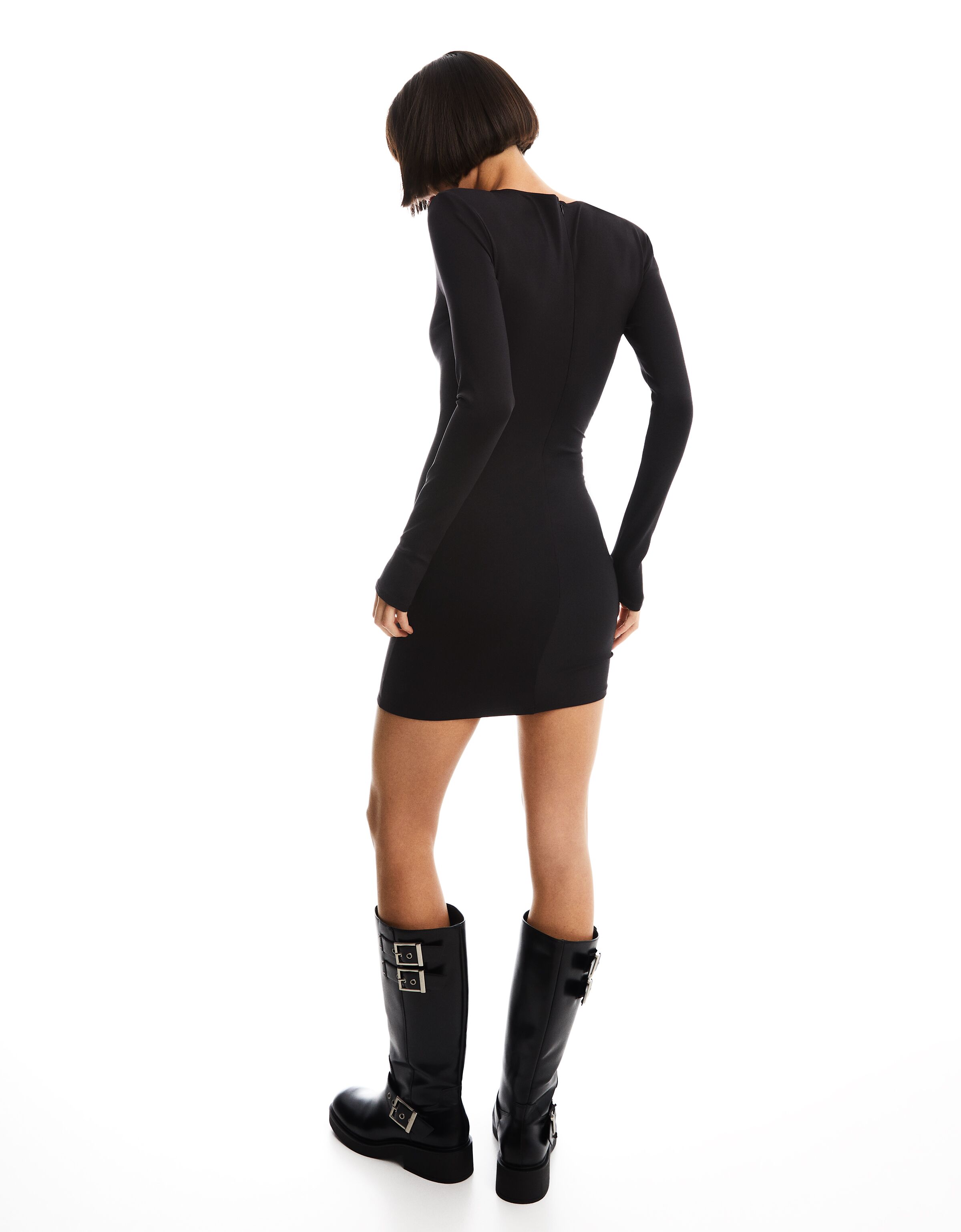 Vestido mini manga larga hombreras frunce lateral