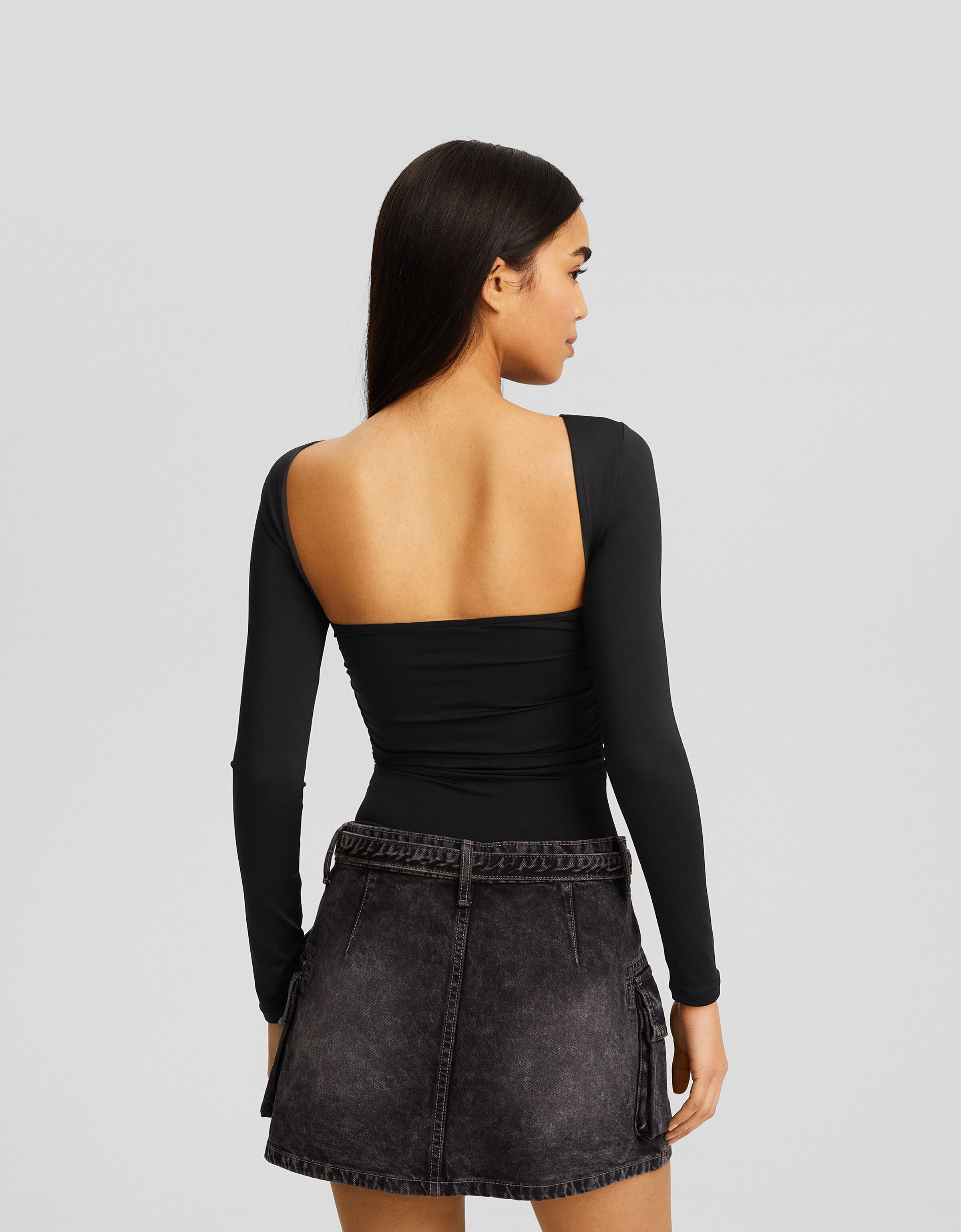 Body manga larga frunce lateral