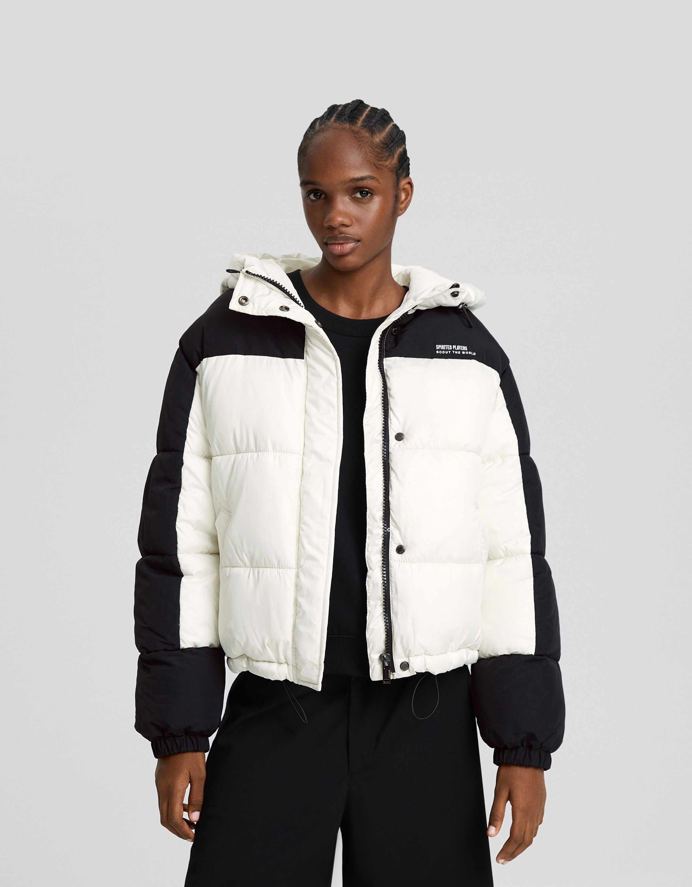 Cazadora capucha color block con nylon