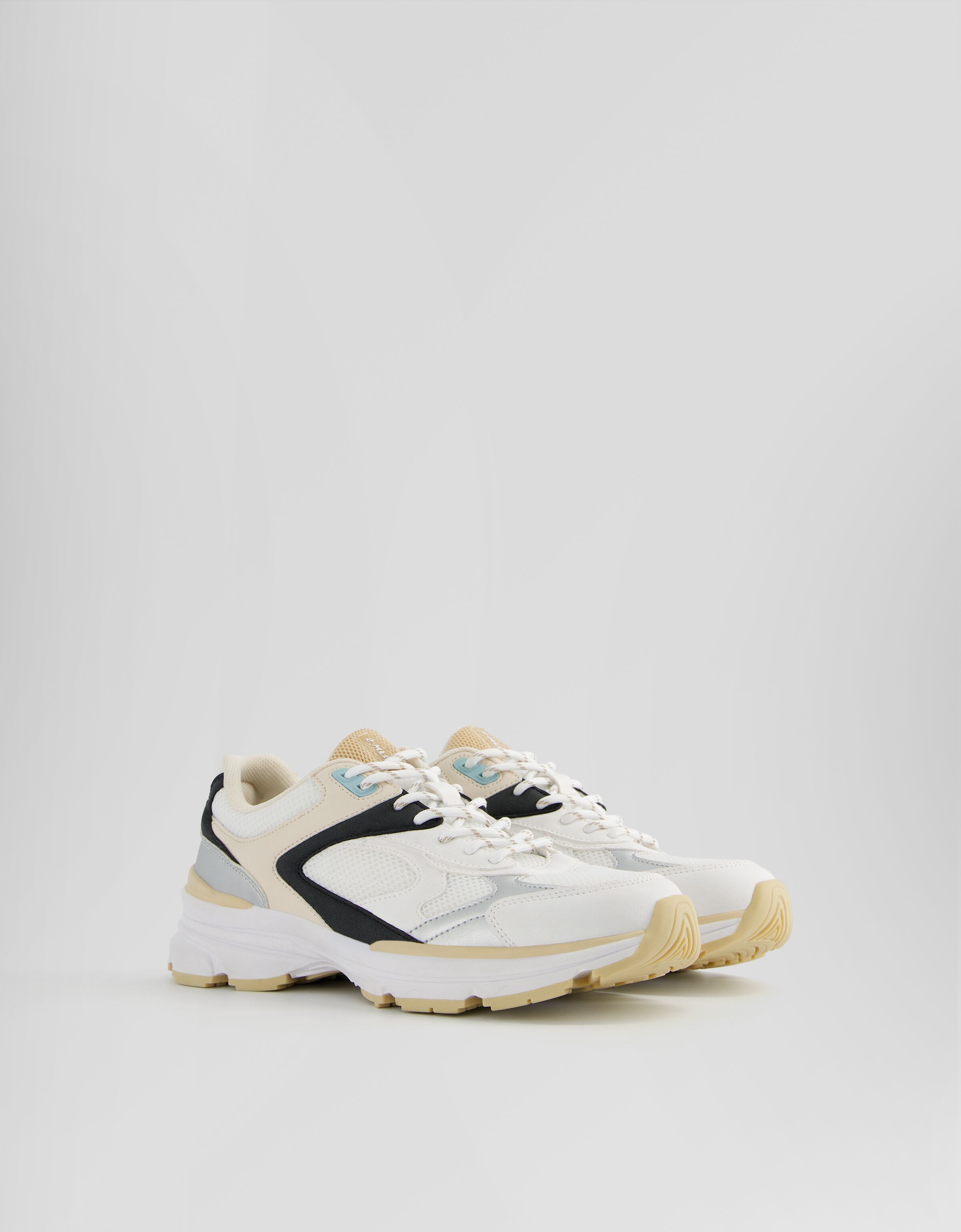 Zapatillas combinadas rejilla detalles metalizados