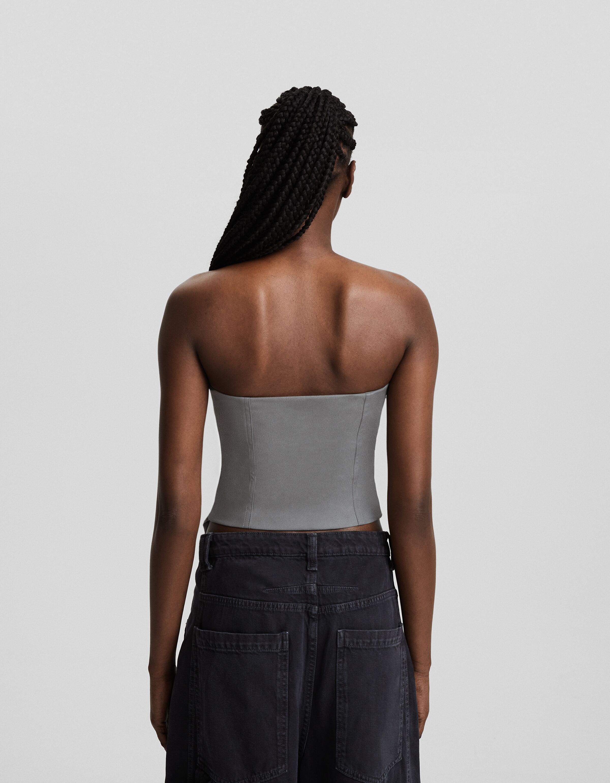 Top cropped bandeau efecto piel cremallera