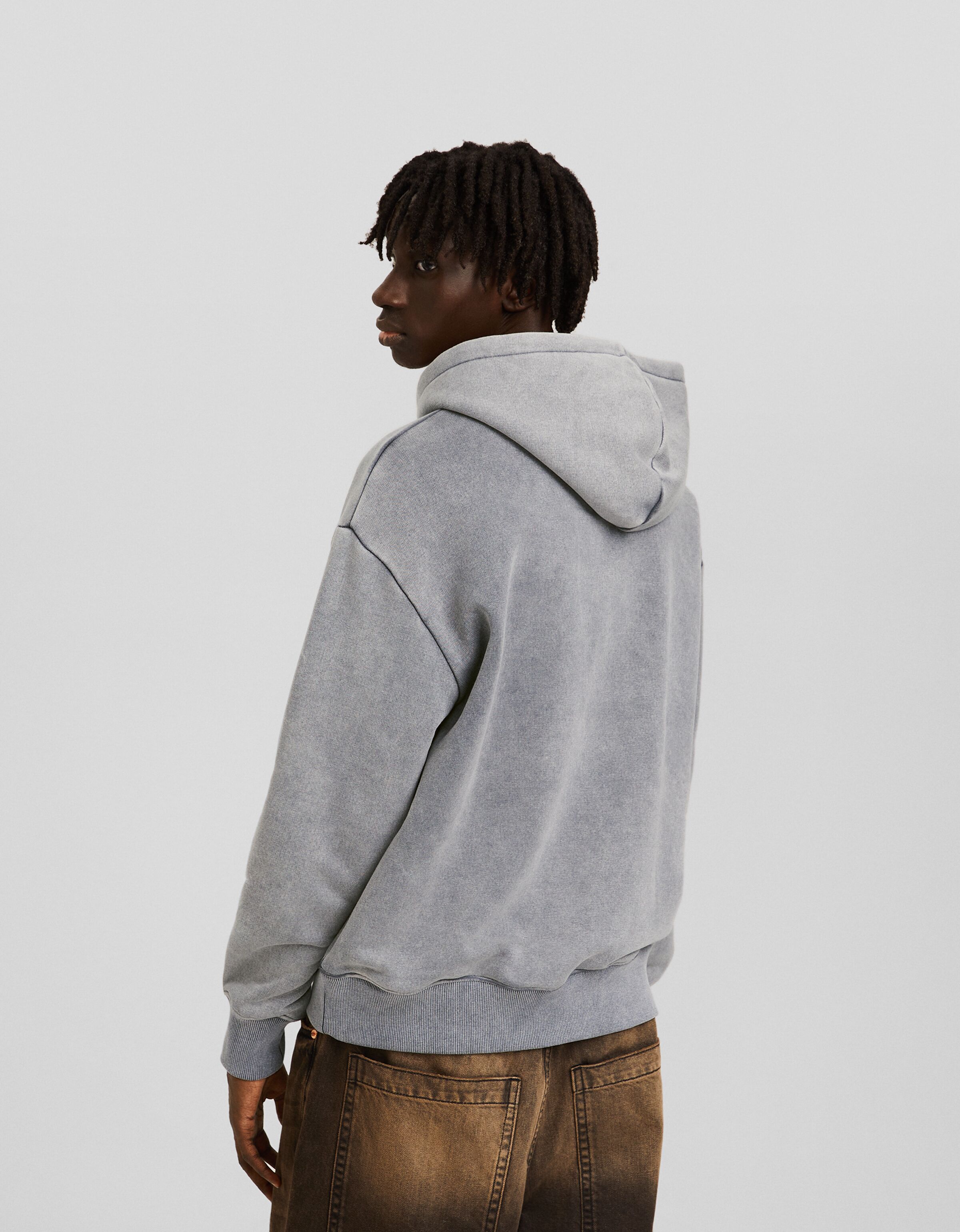 Sudadera efecto lavado parches