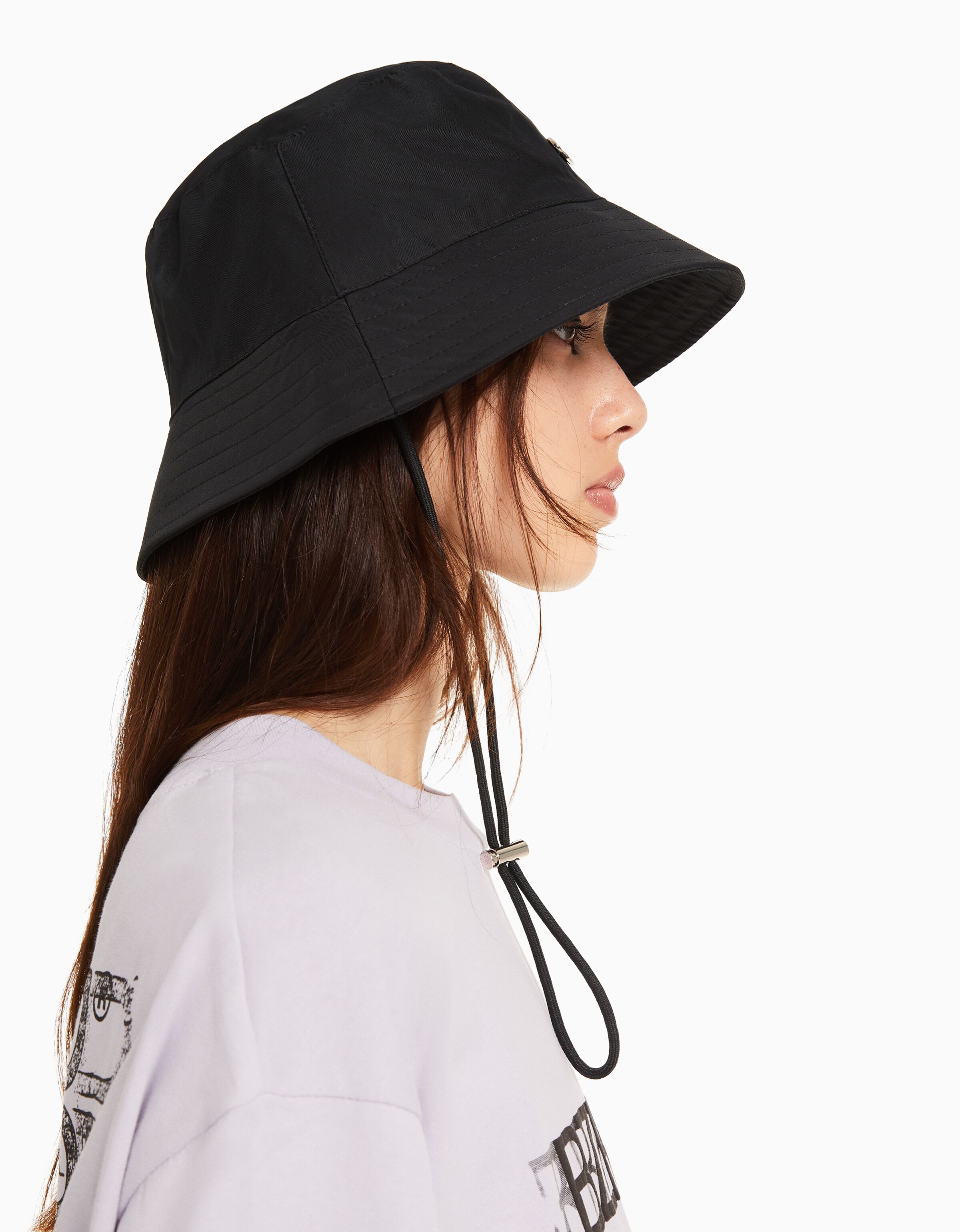 Sombrero bucket BERSHKA ft. BIZARRAP