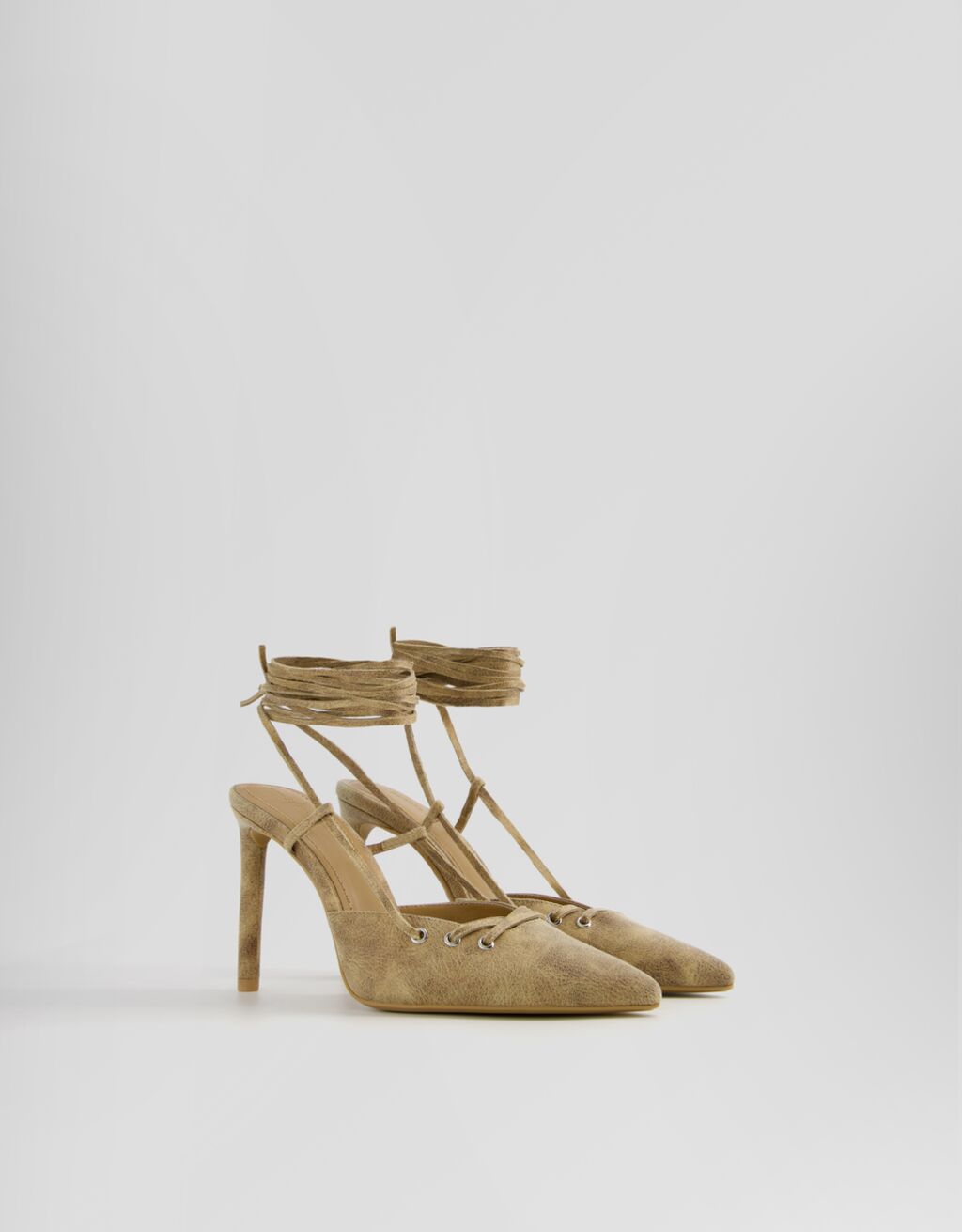 Zapato tacón destalonado atado