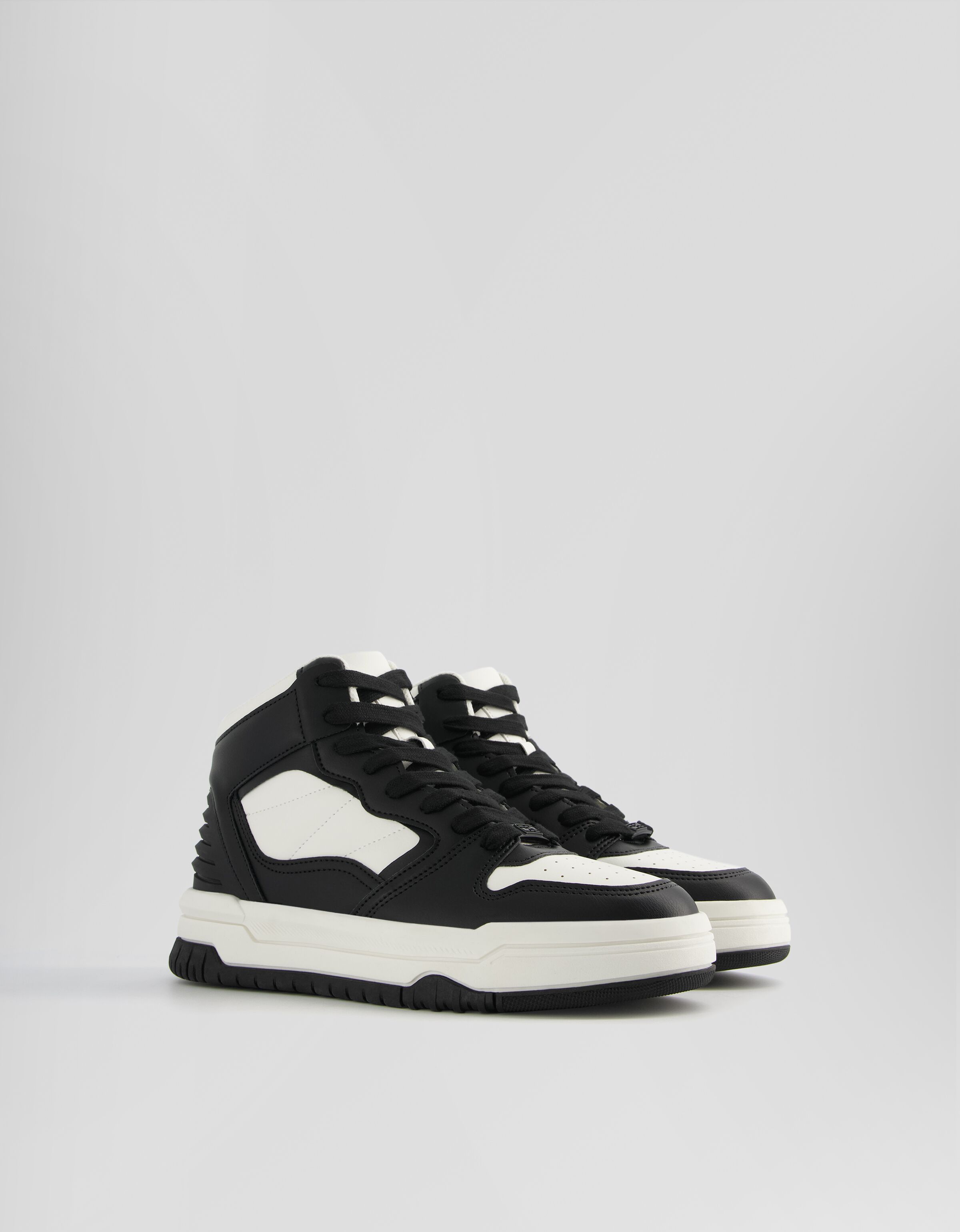 Zapatillas abotinadas talón engomado tipo basket hombre