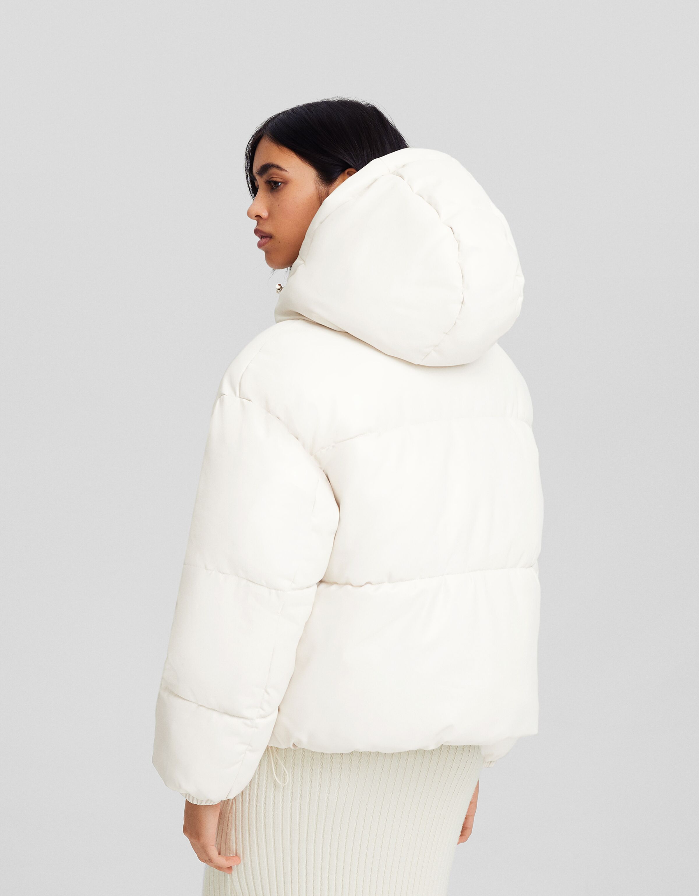 Cazadora acolchada capucha efecto piel