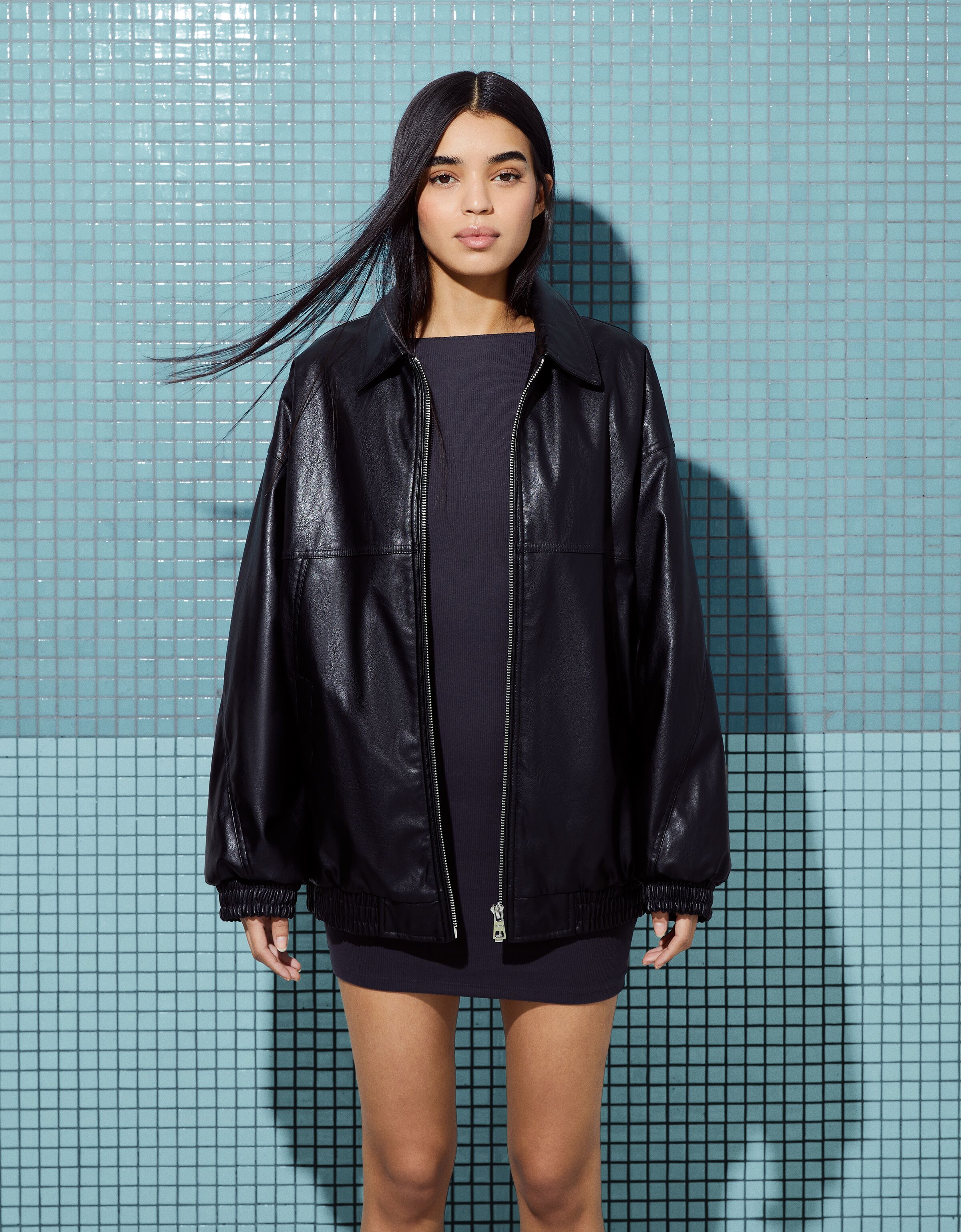 Cazadora oversize dad fit efecto piel