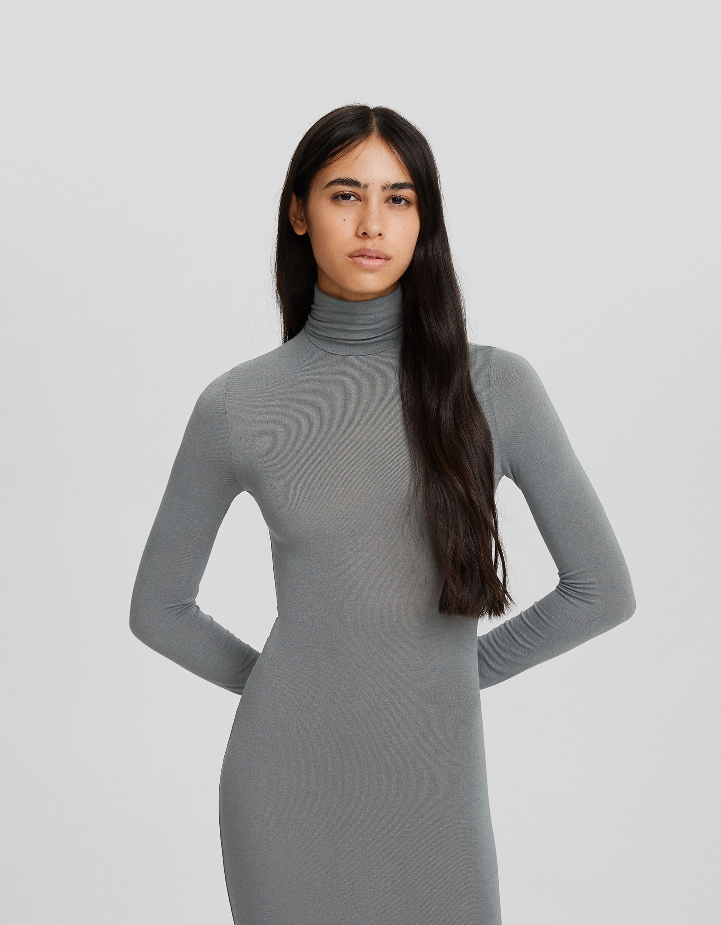 Vestido largo manga larga cuello subido