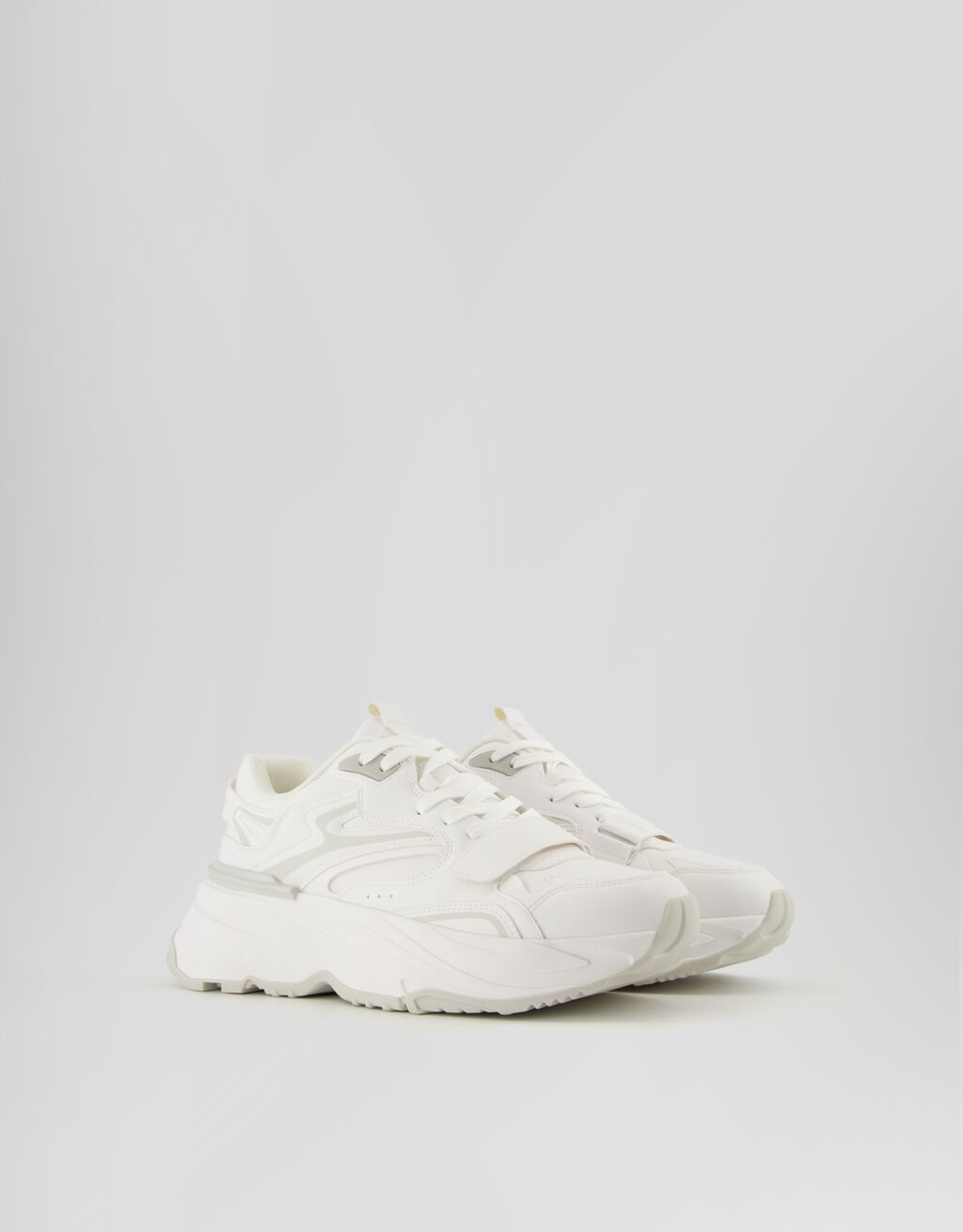 Deportivas volumen suela XL detalle tira hombre