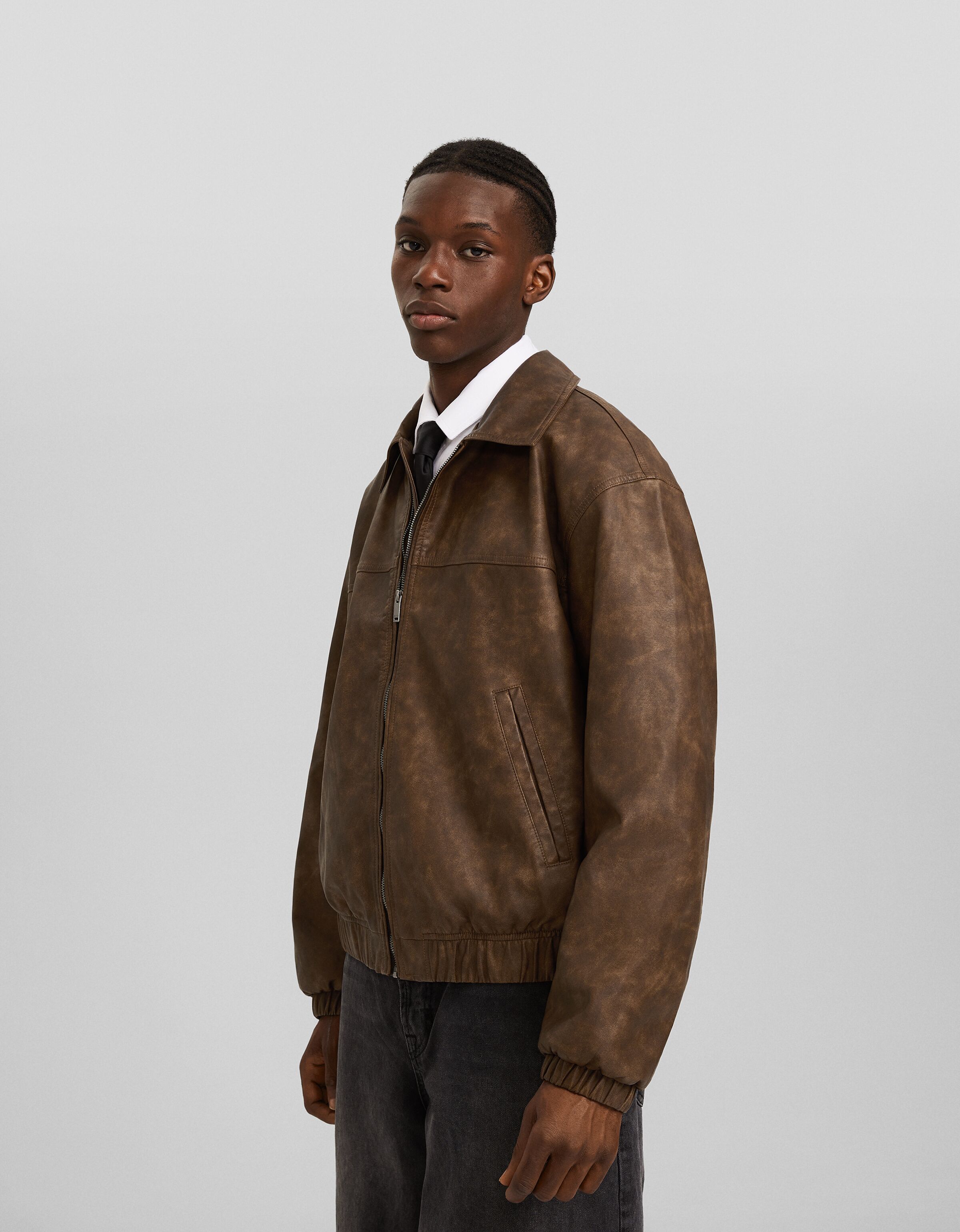 Cazadora efecto piel desgastada