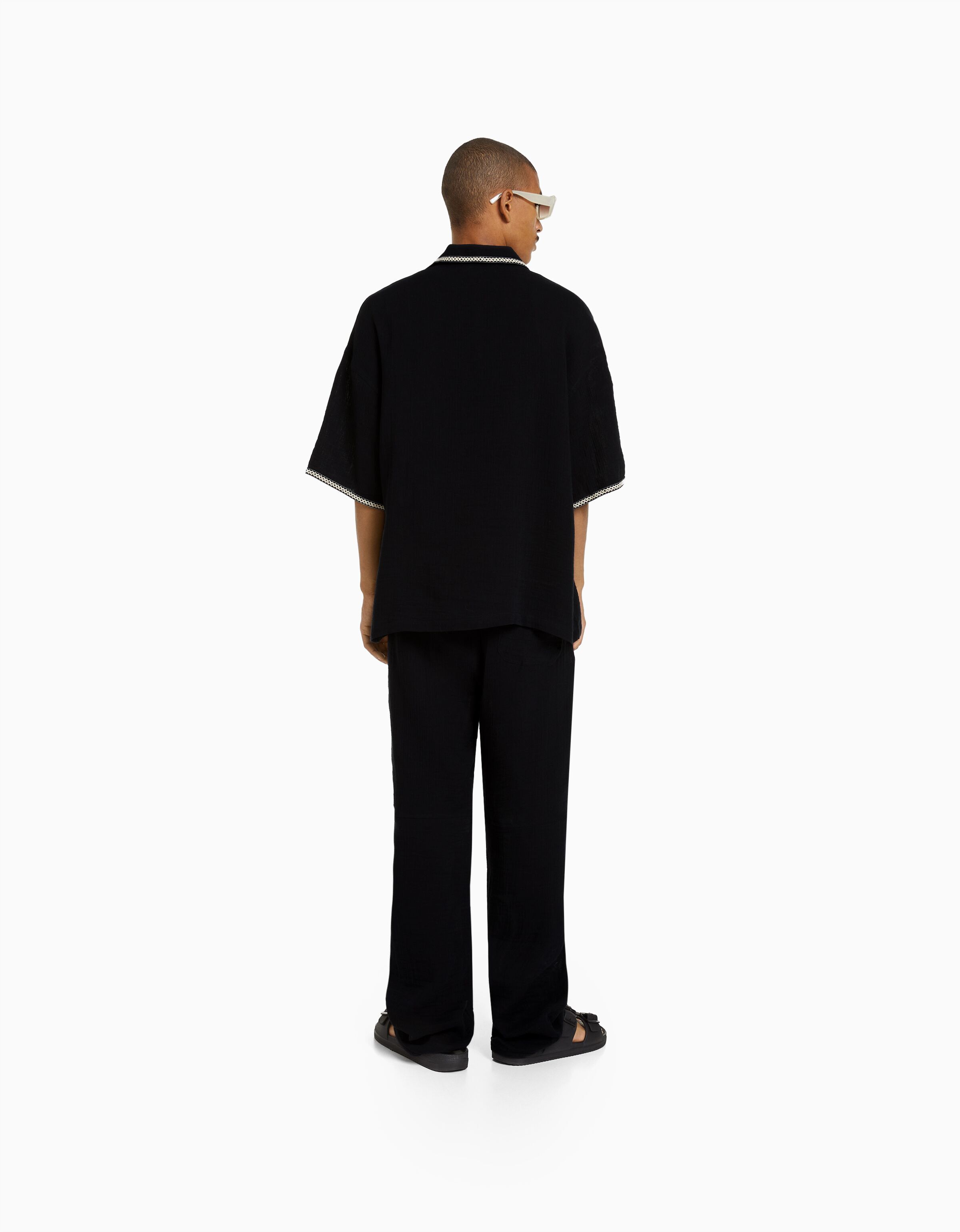 Pantalón rústico detalle bordado