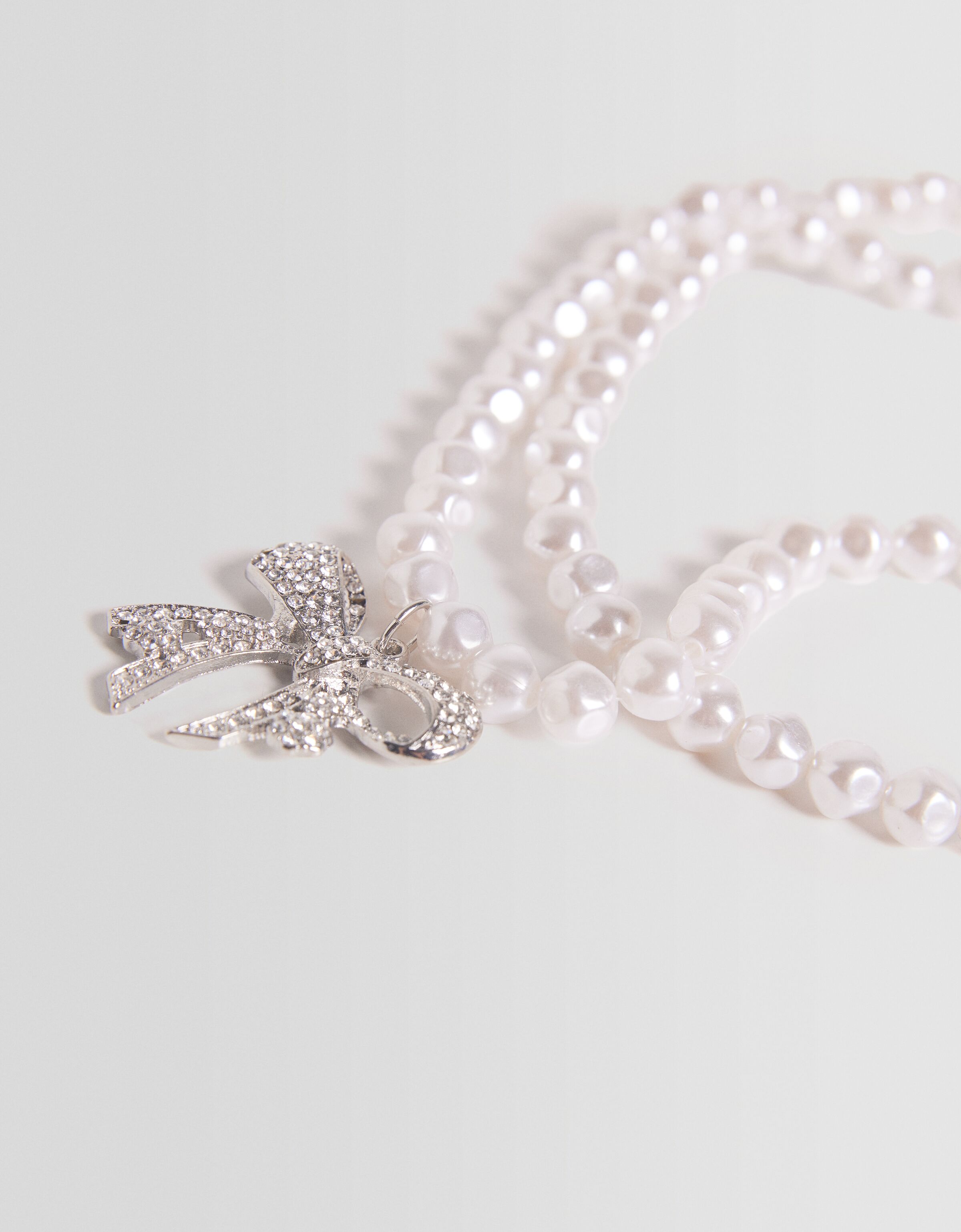 Collar perlas lazo pedrería