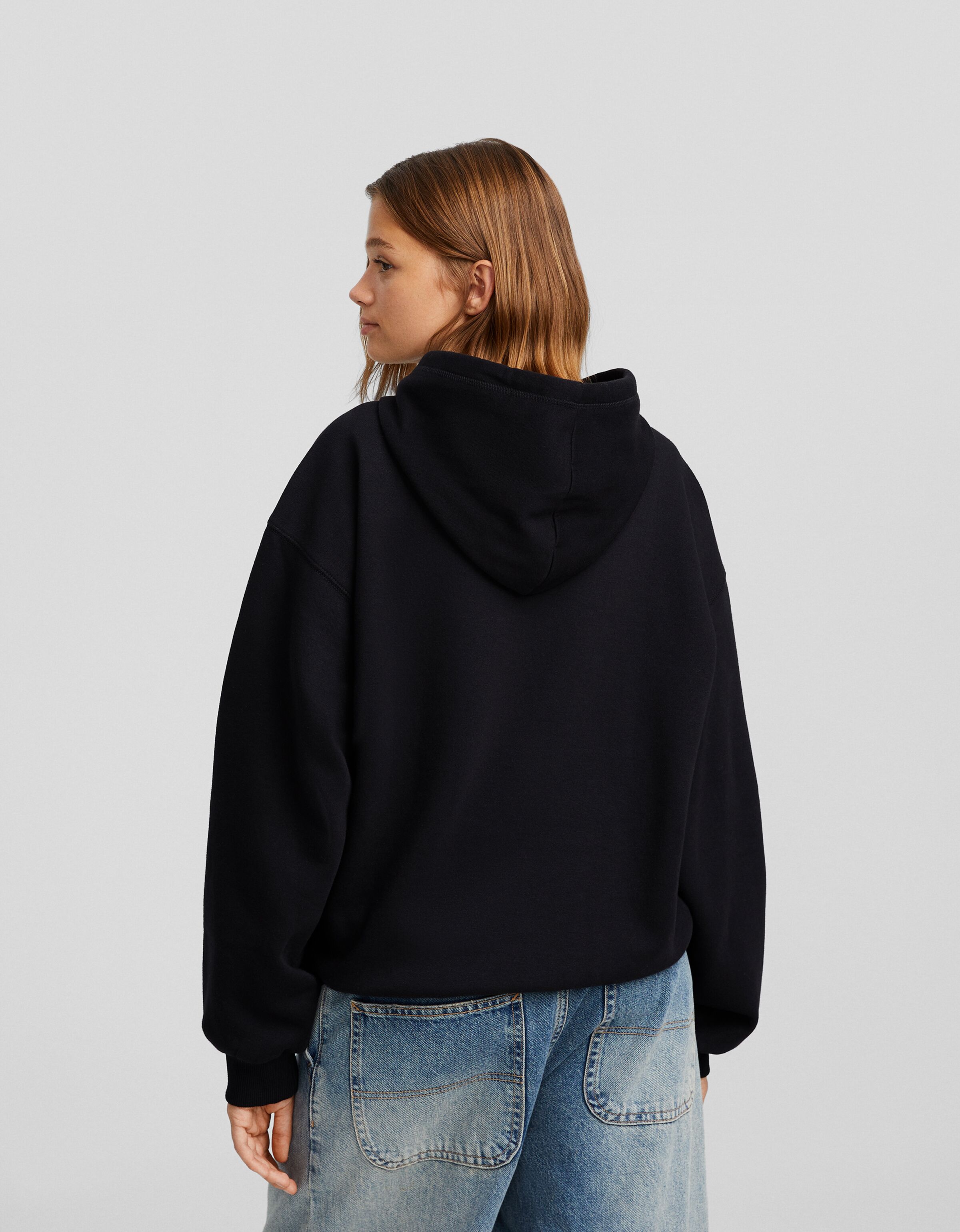 Sudadera capucha oversize bolsillo