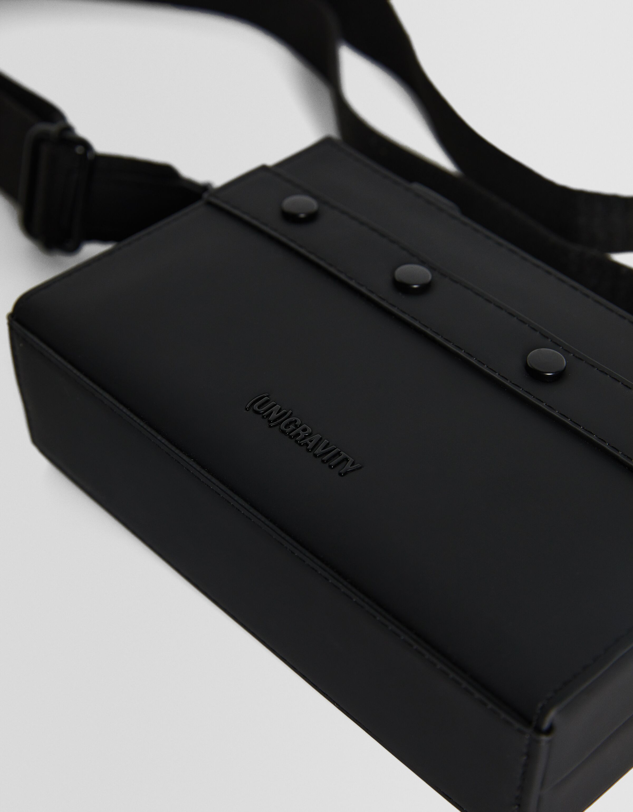 Bolso caja rígida bandolera