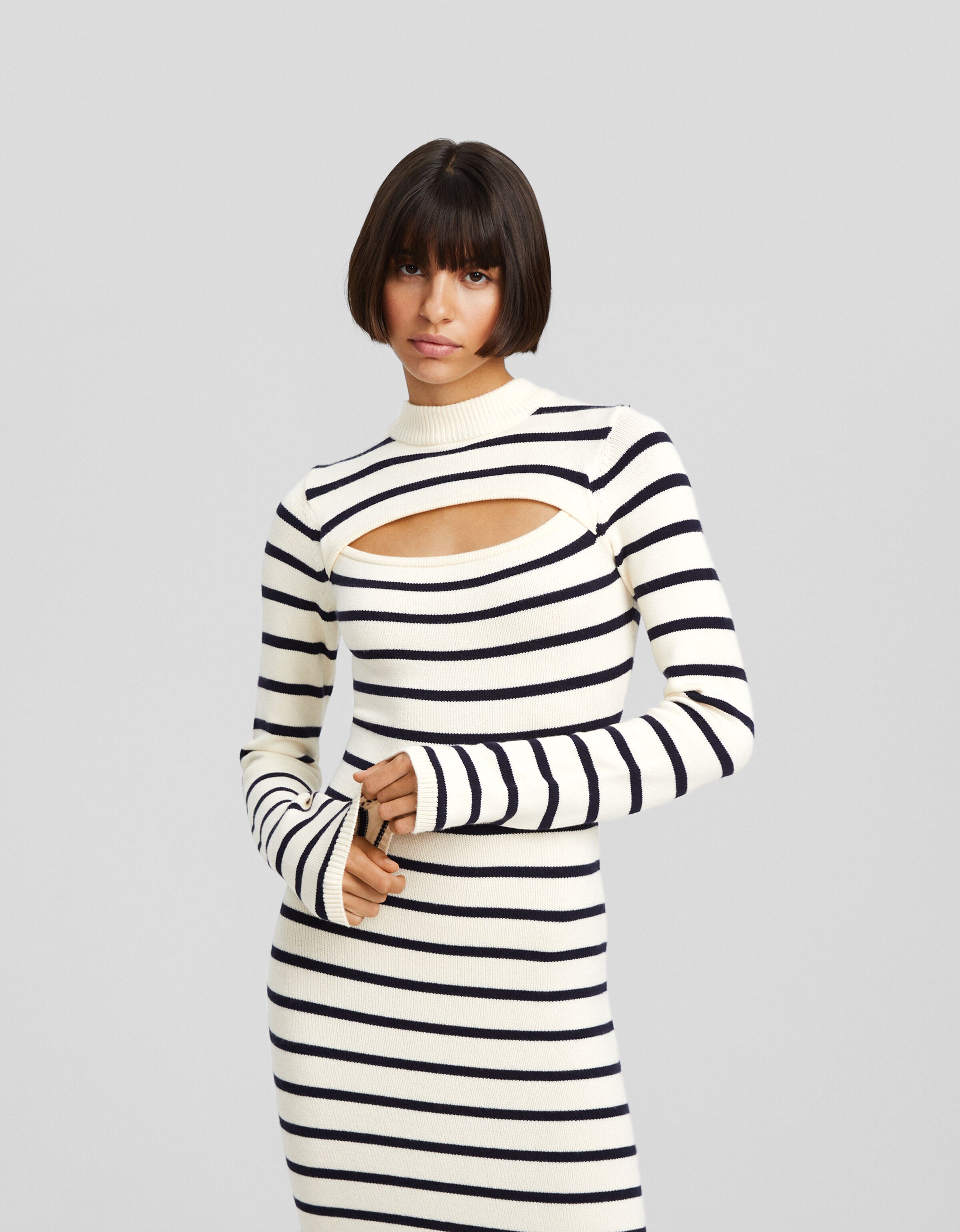 Vestido midi cuello subido punto cut out rayas