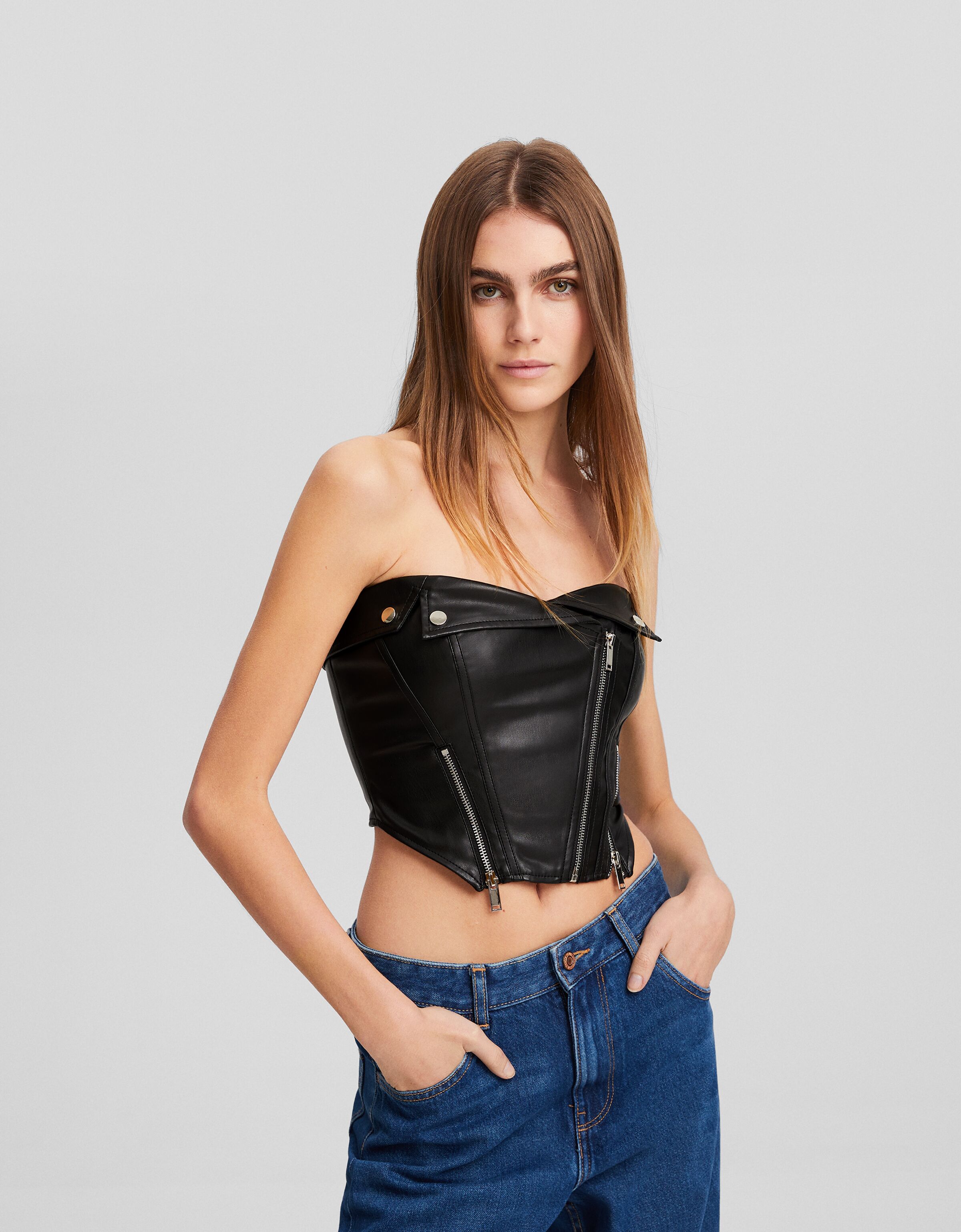 Top bustier cropped efecto piel cremalleras