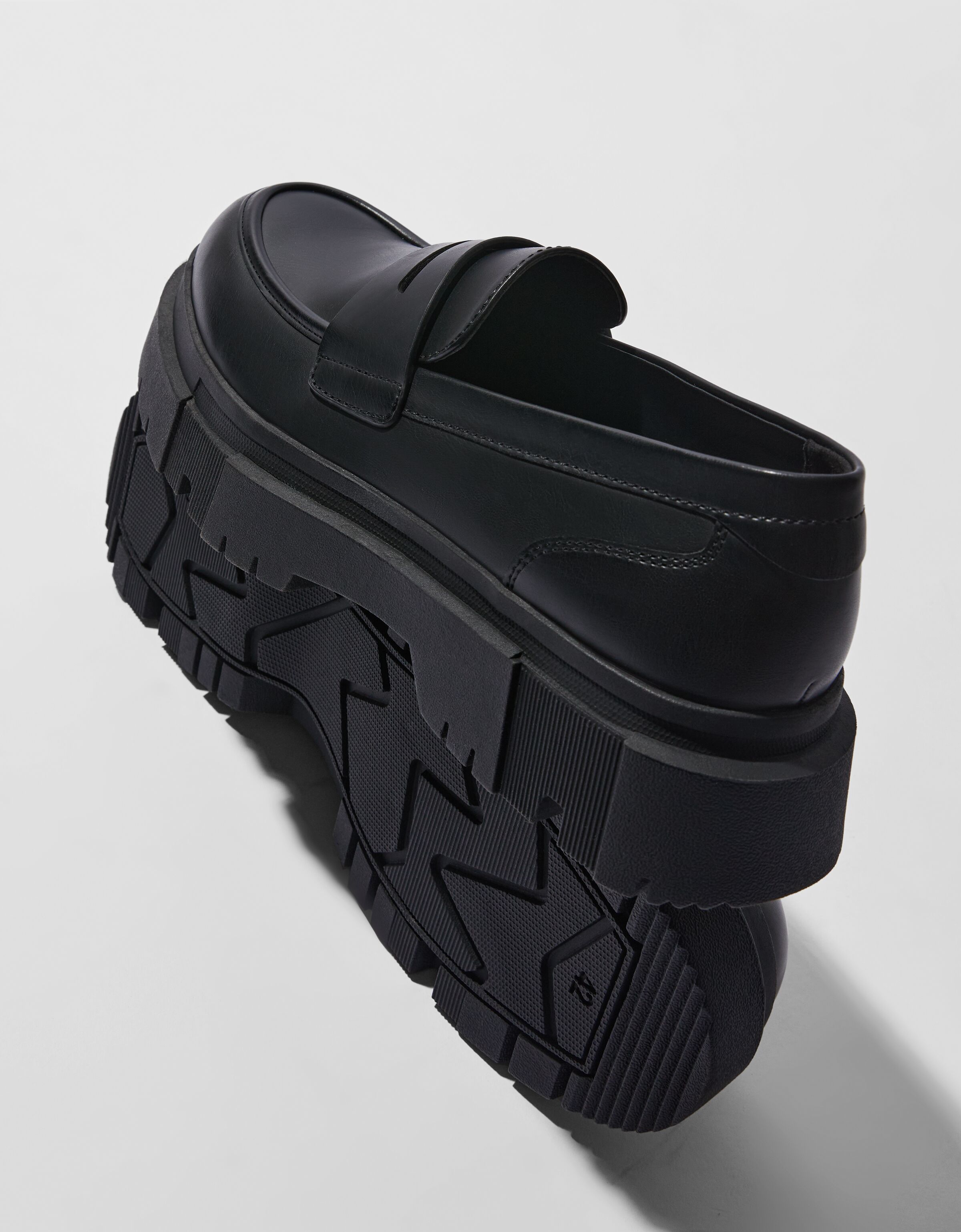 Mocasín suela track hombre