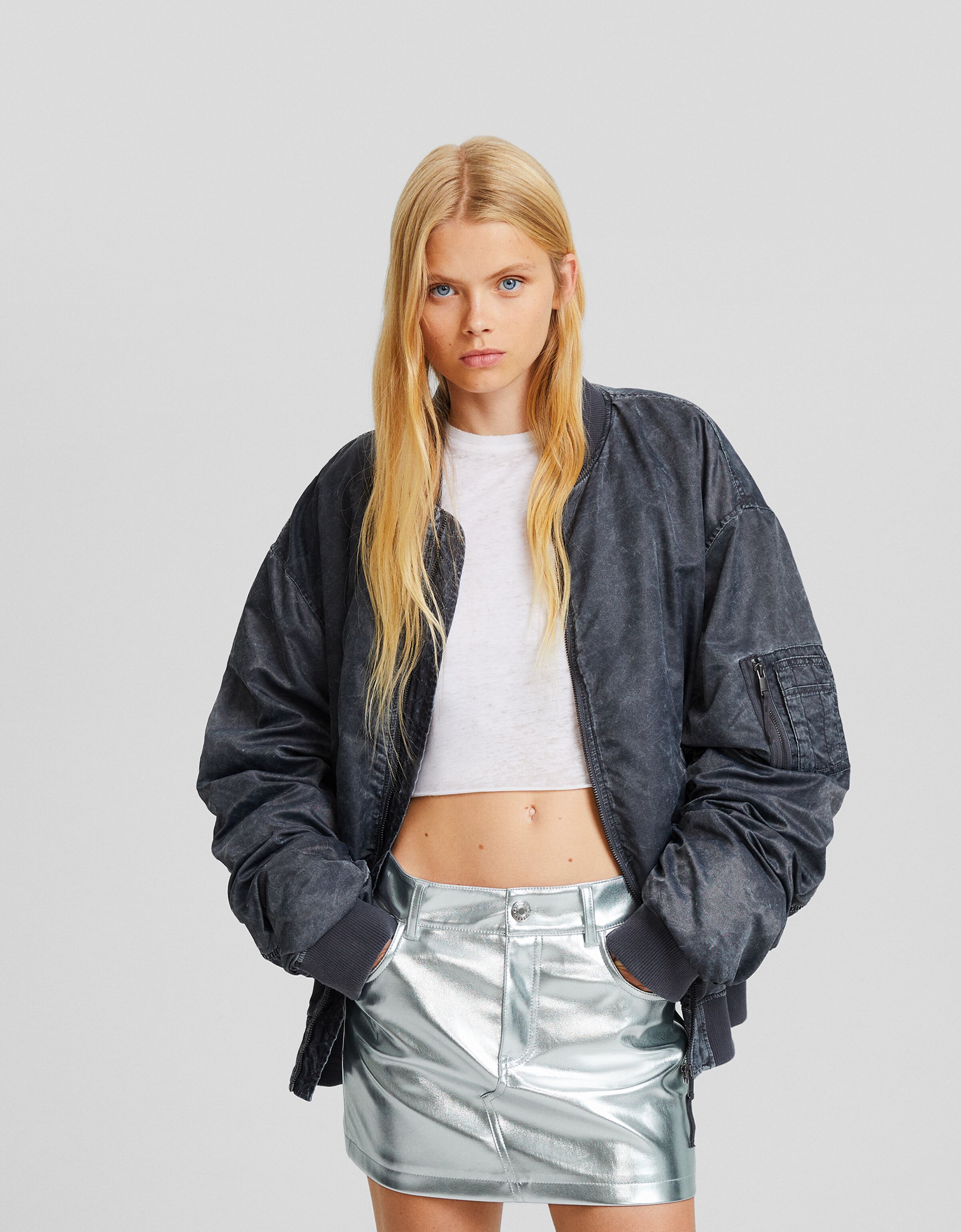 Falda mini efecto piel metalizada