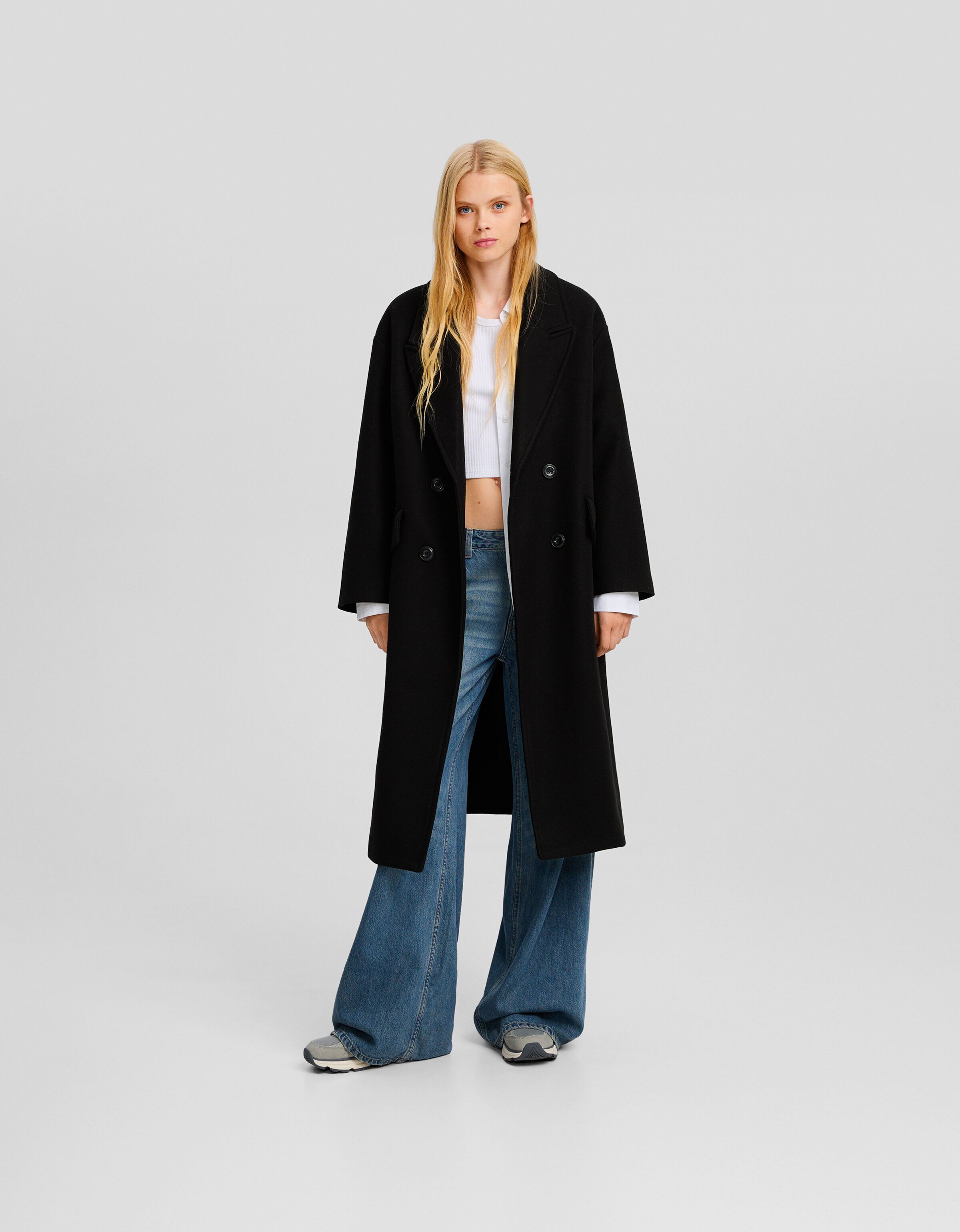 Abrigo largo hombro caído