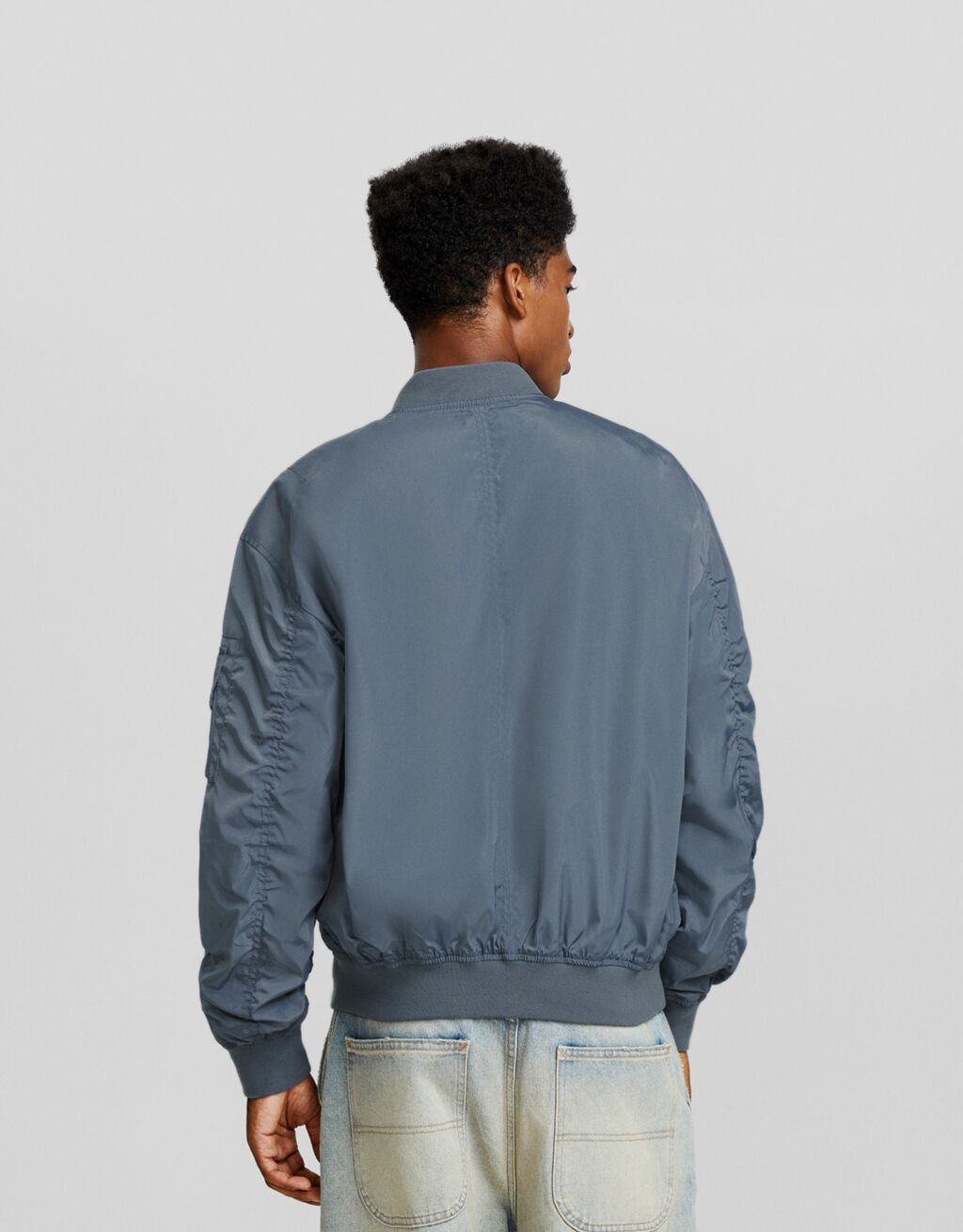 Cazadora bomber ligera técnica