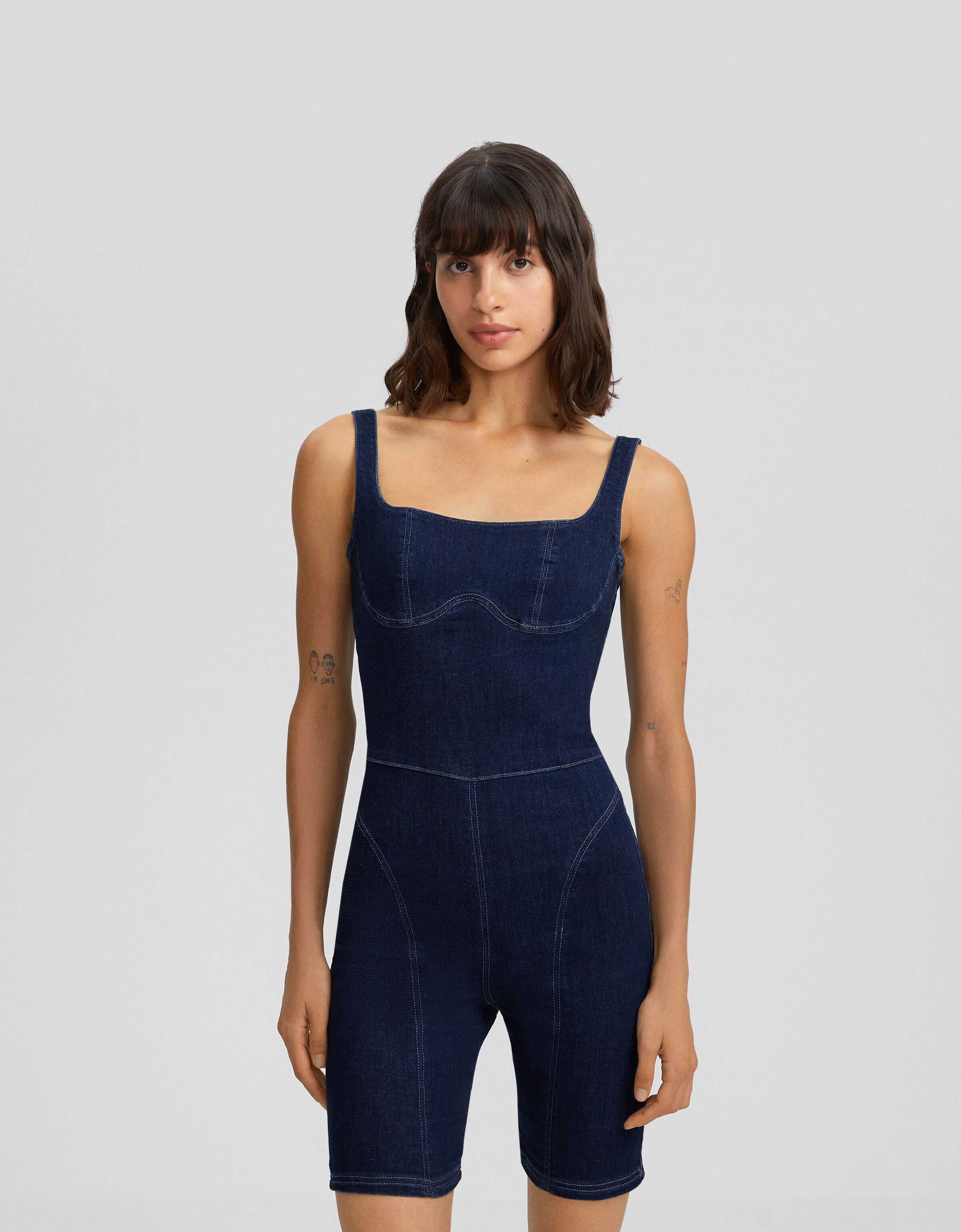 Mono denim bodycon corto tirantes