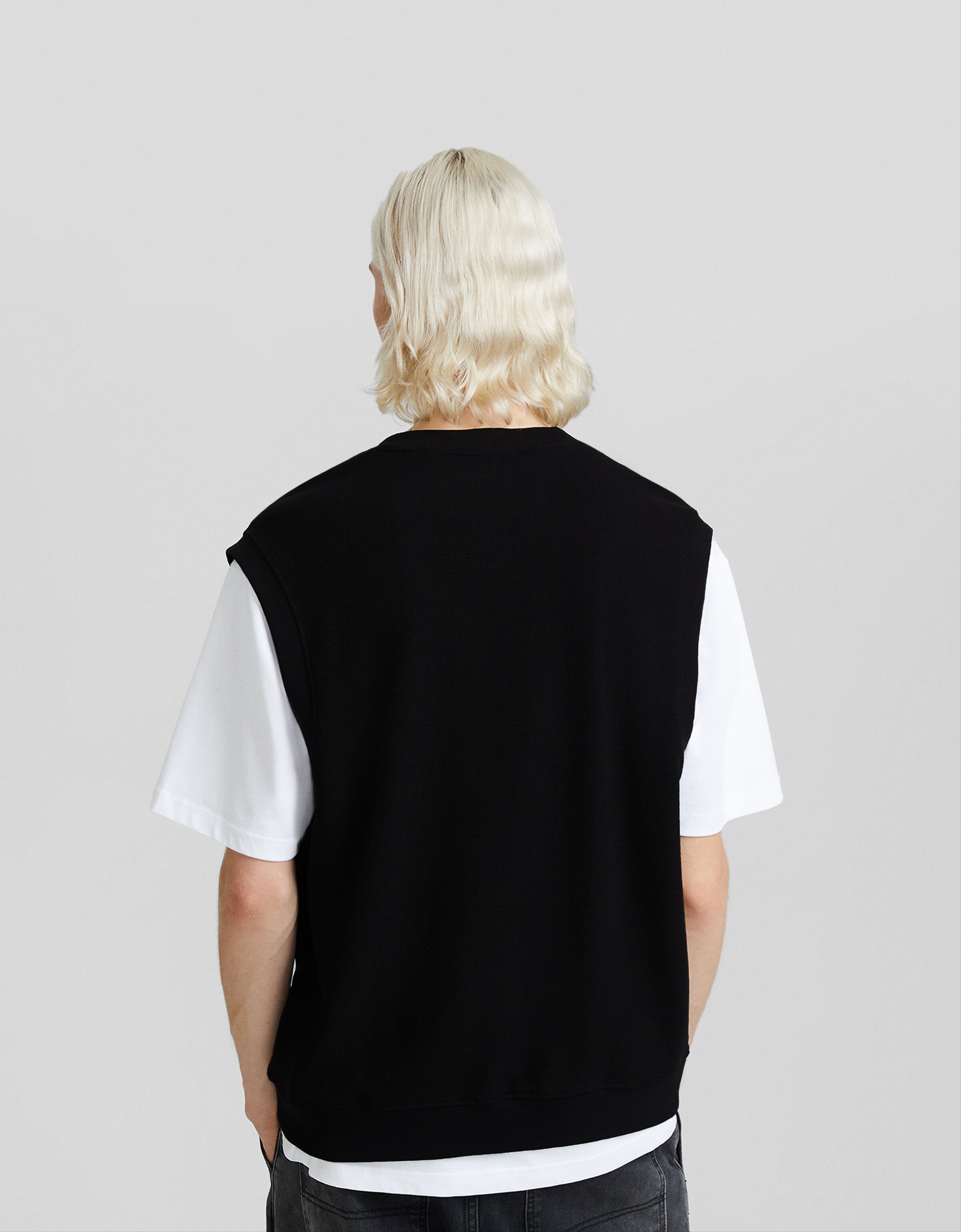 Chaleco cuello pico punto