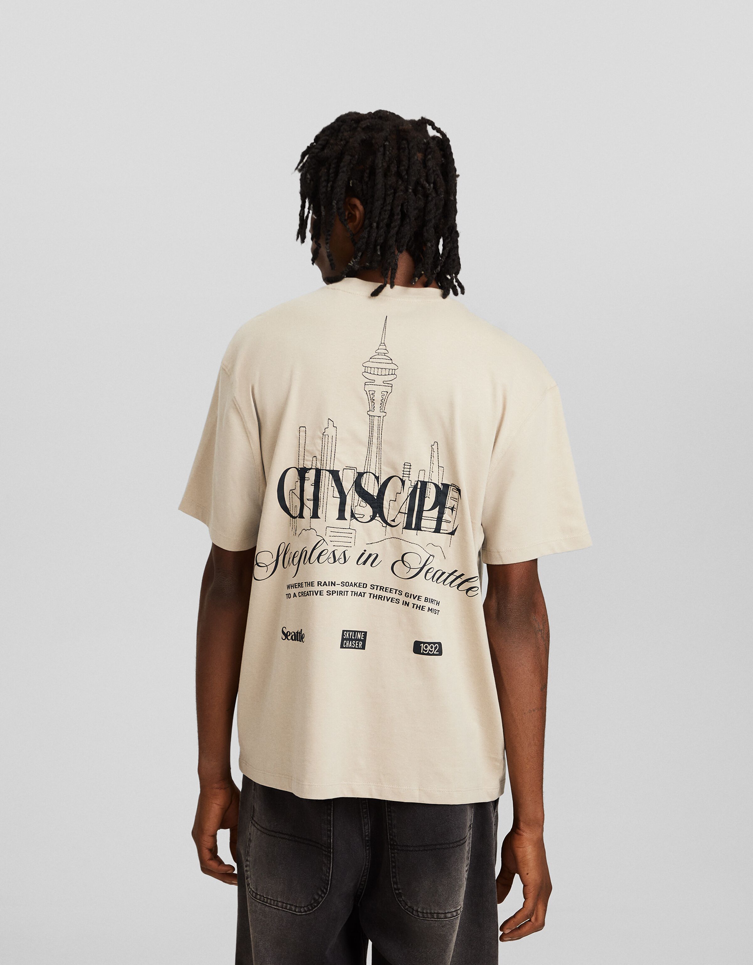 Camiseta manga corta boxy fit print bordado