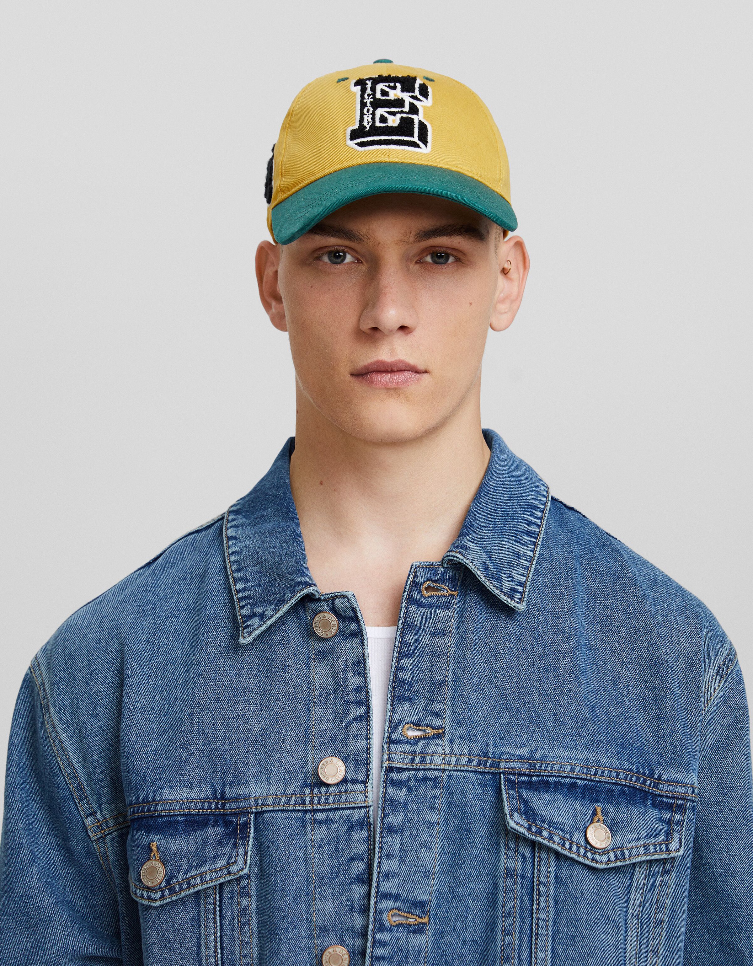 Gorra varsity parches