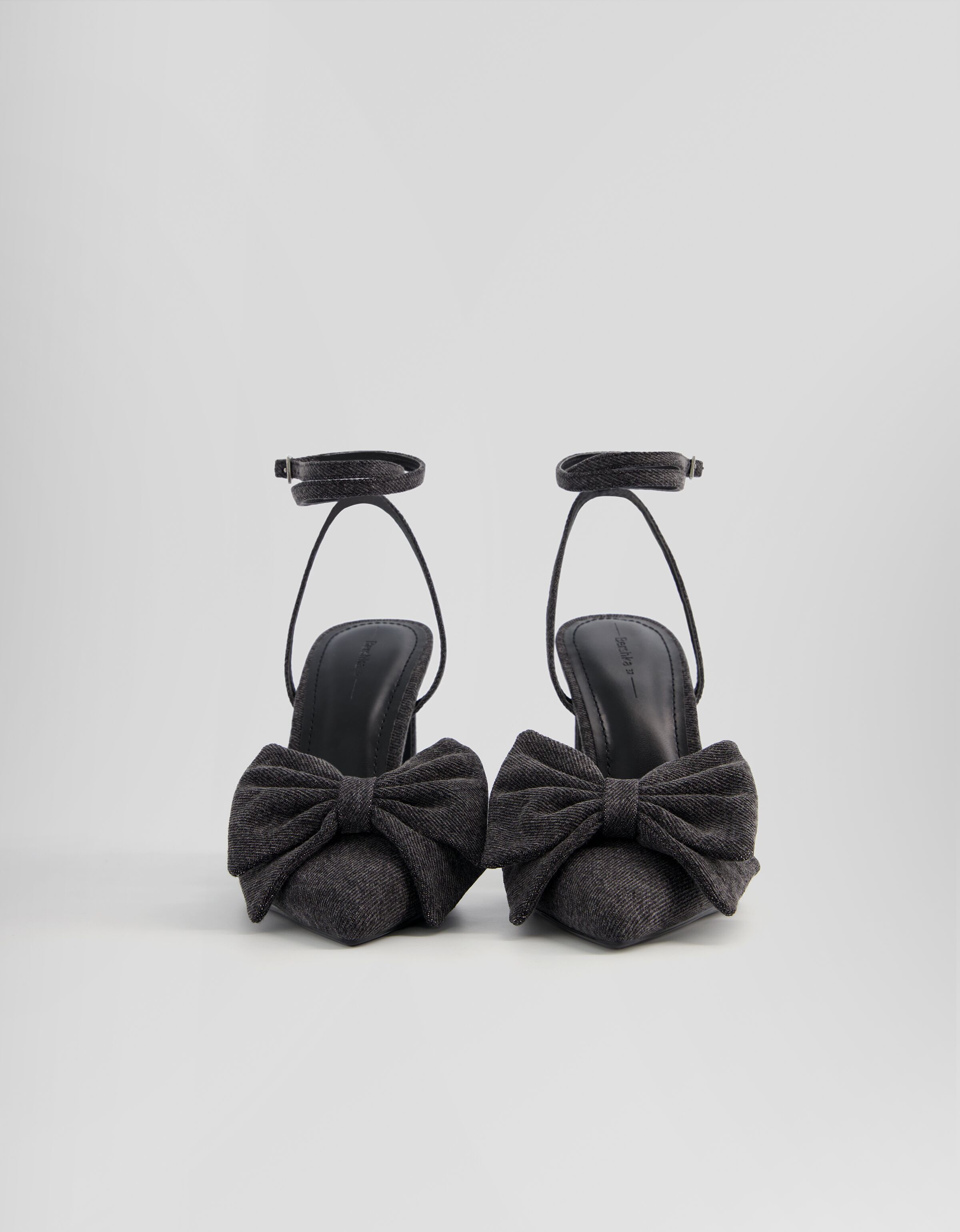 Zapato tacón pulsera denim lazo