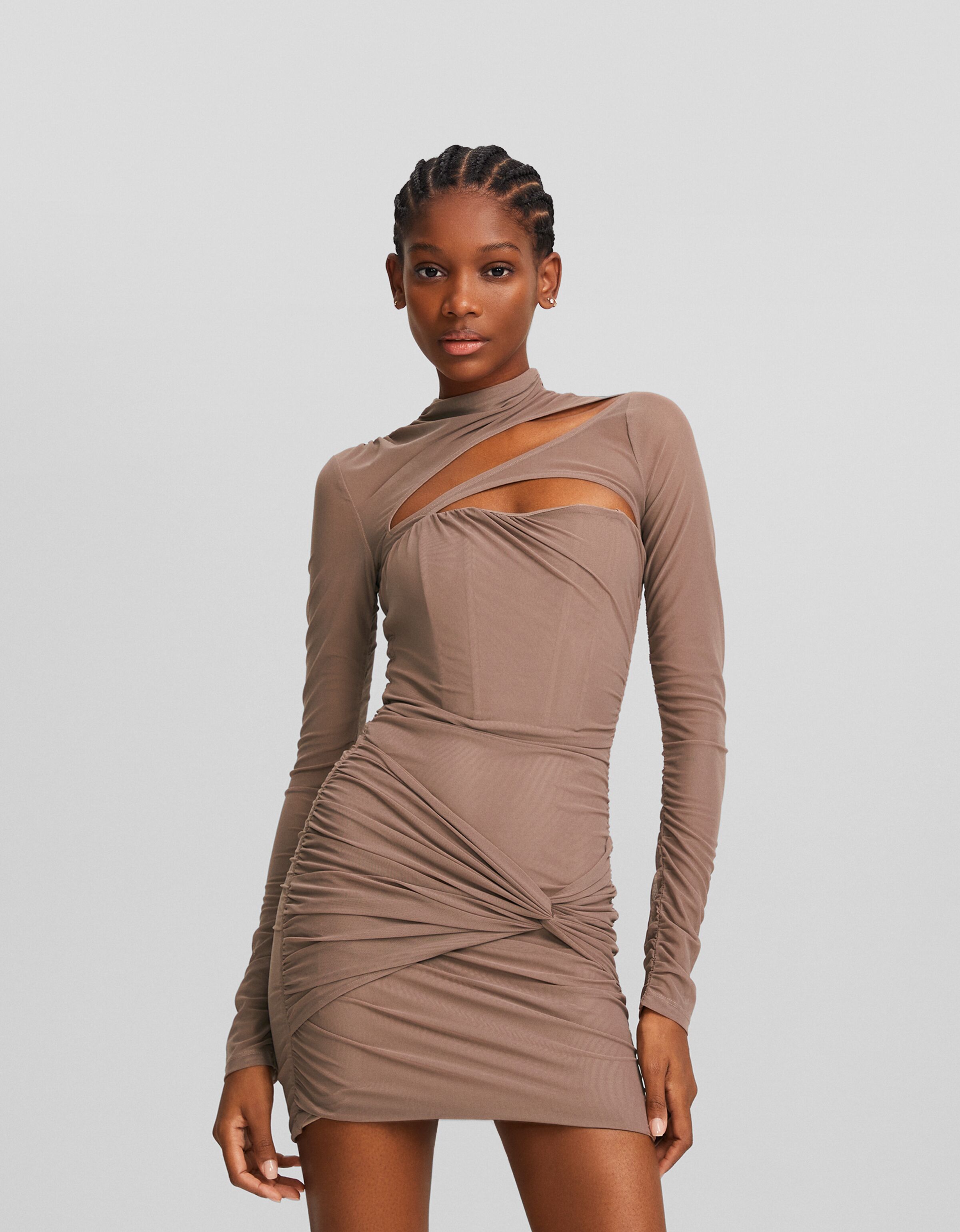 Vestido mini manga larga tul fruncido cut out