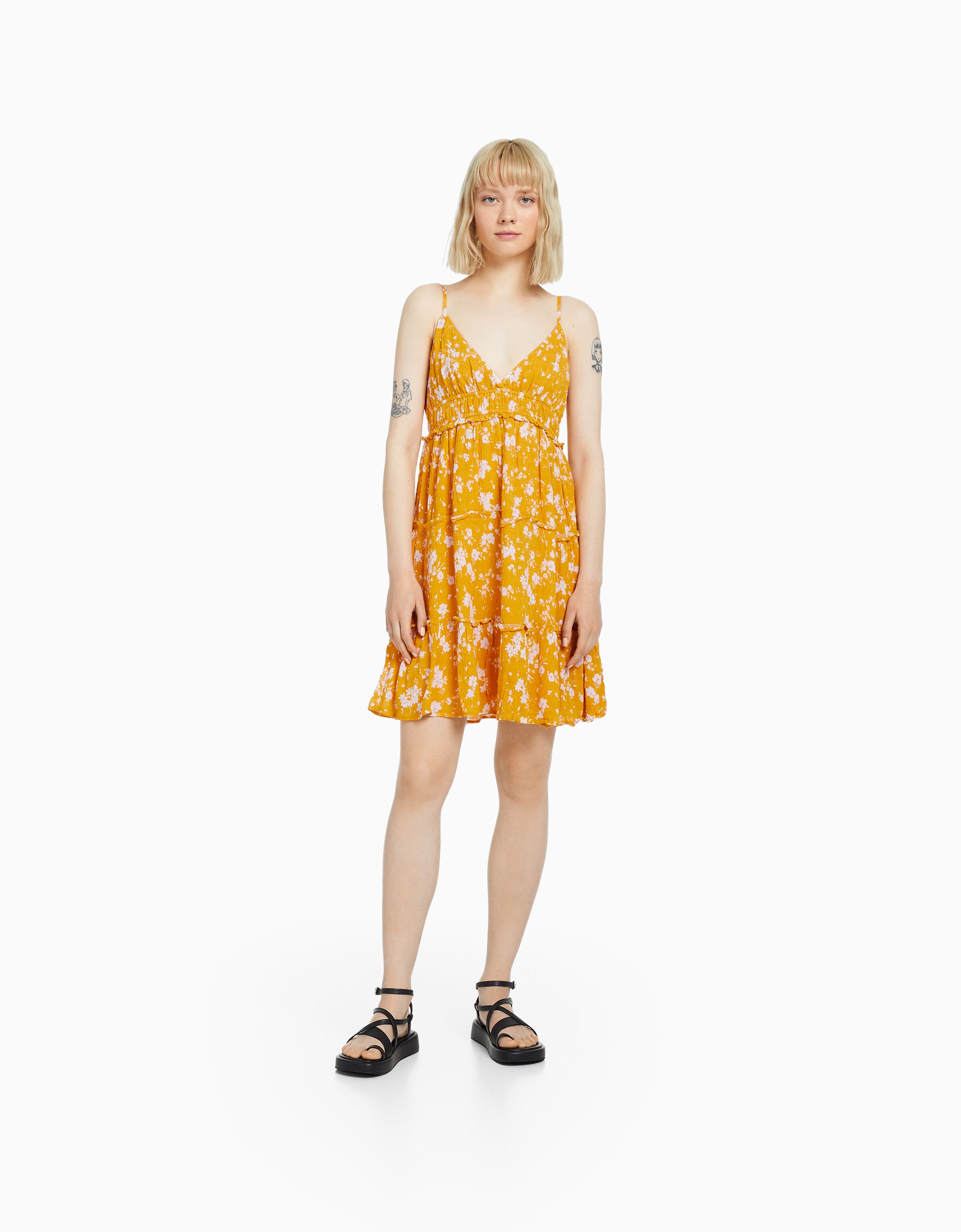 Vestido mini tirantes volantes