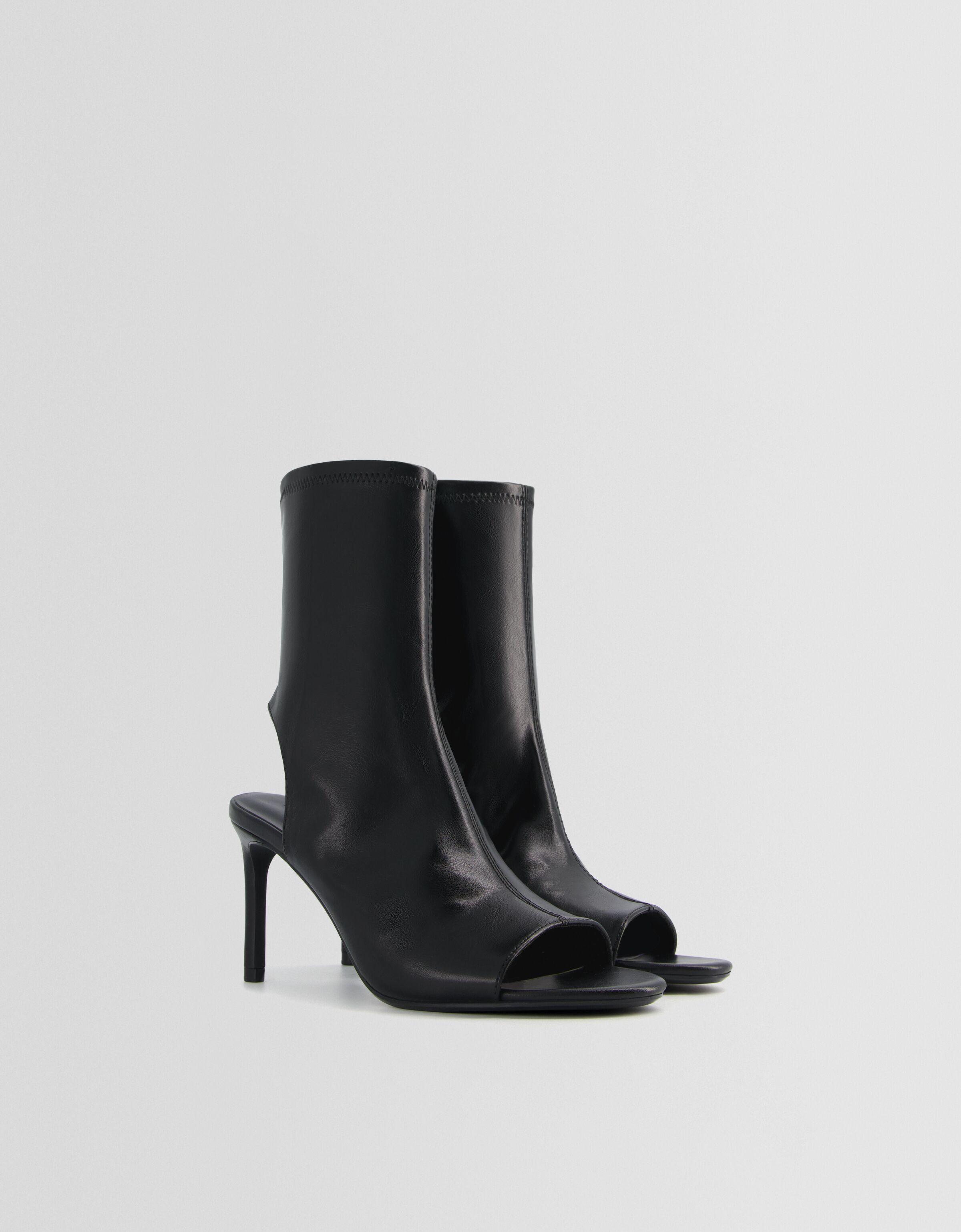 Botines tacón destalonados con abertura en la puntera  Generation Bershka