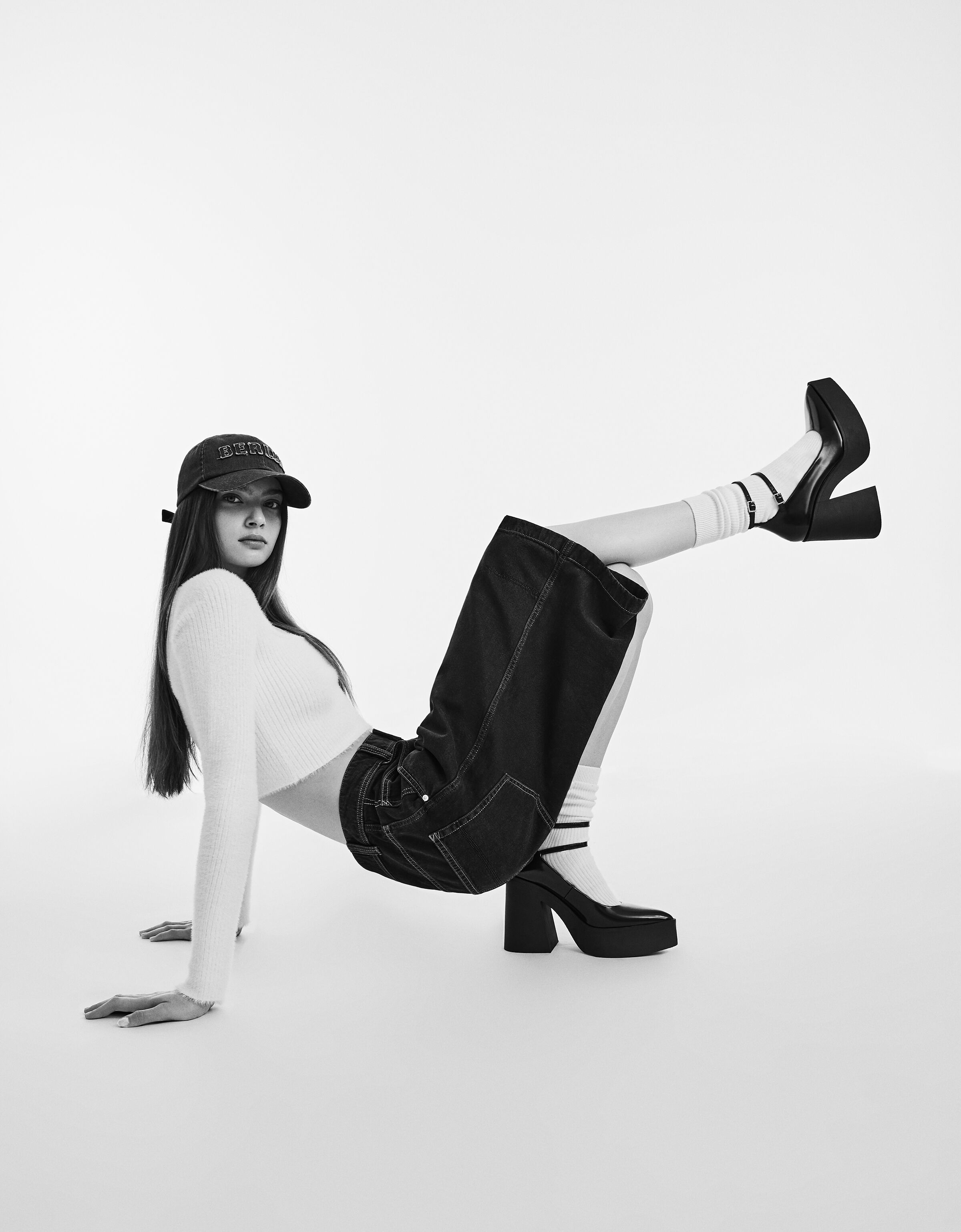 Zapato tacón plataforma pulsera acabado punta