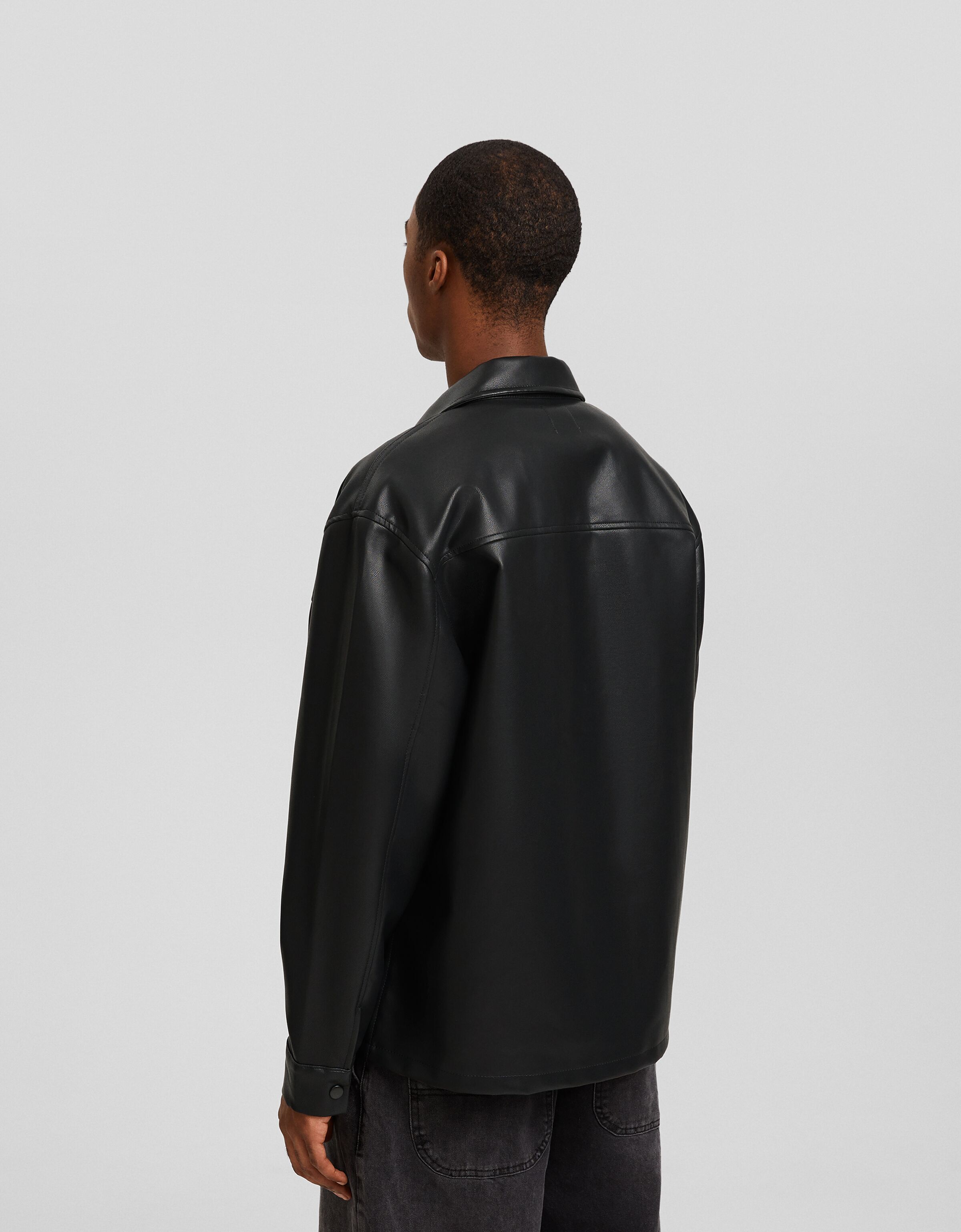 Camisa manga larga boxy fit efecto piel