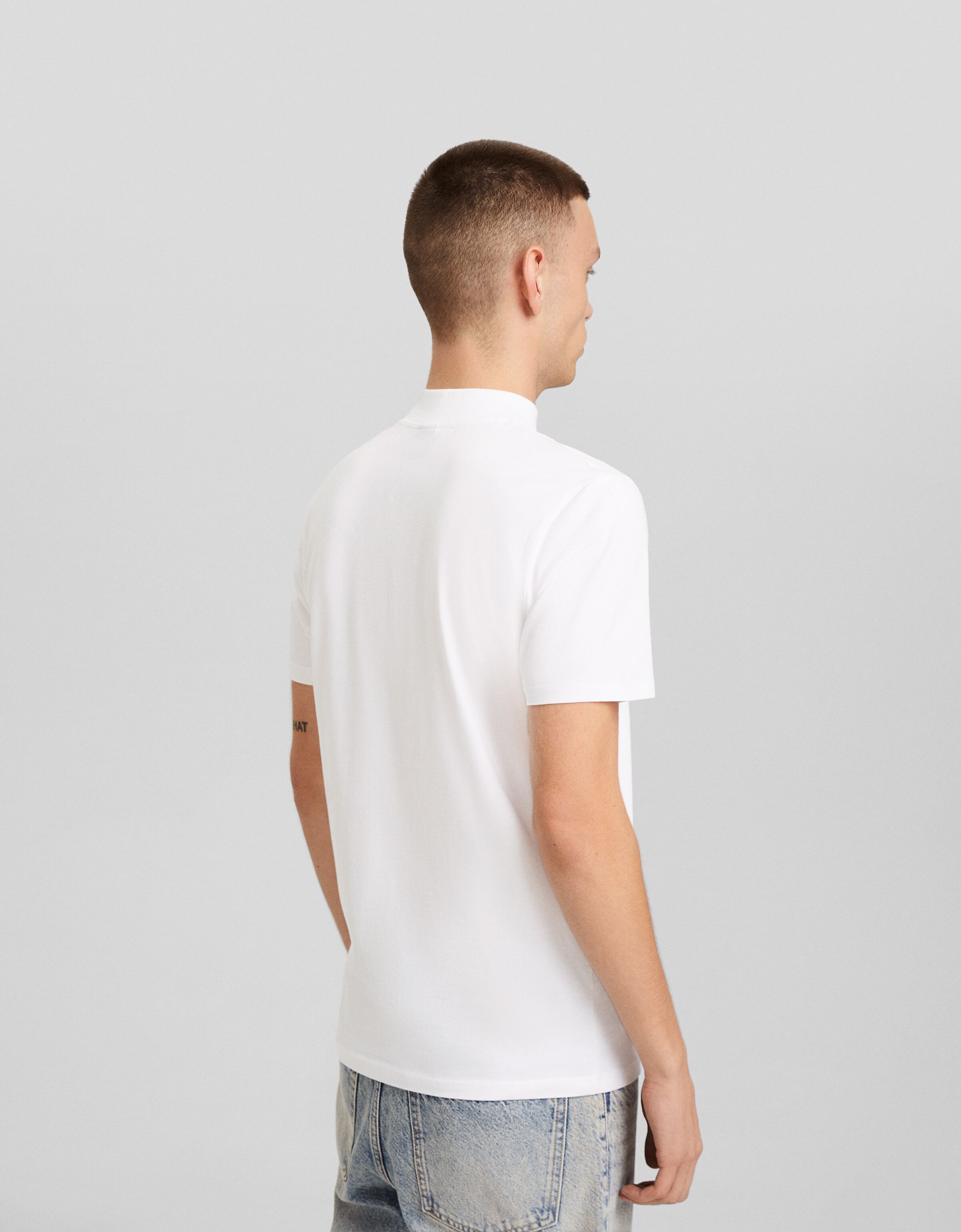 Camiseta manga corta cuello subido