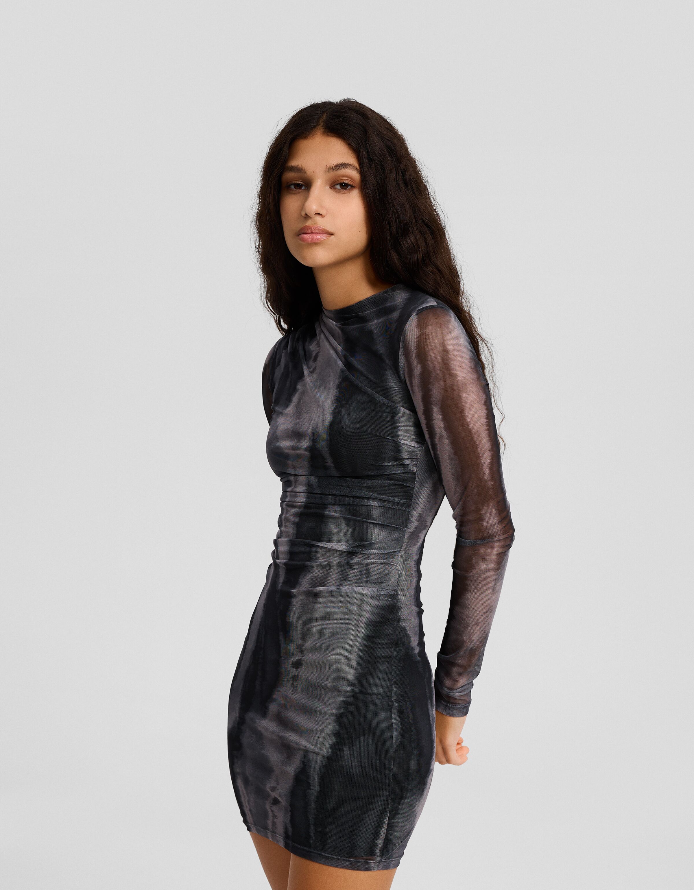 Vestido mini manga larga tul fruncido