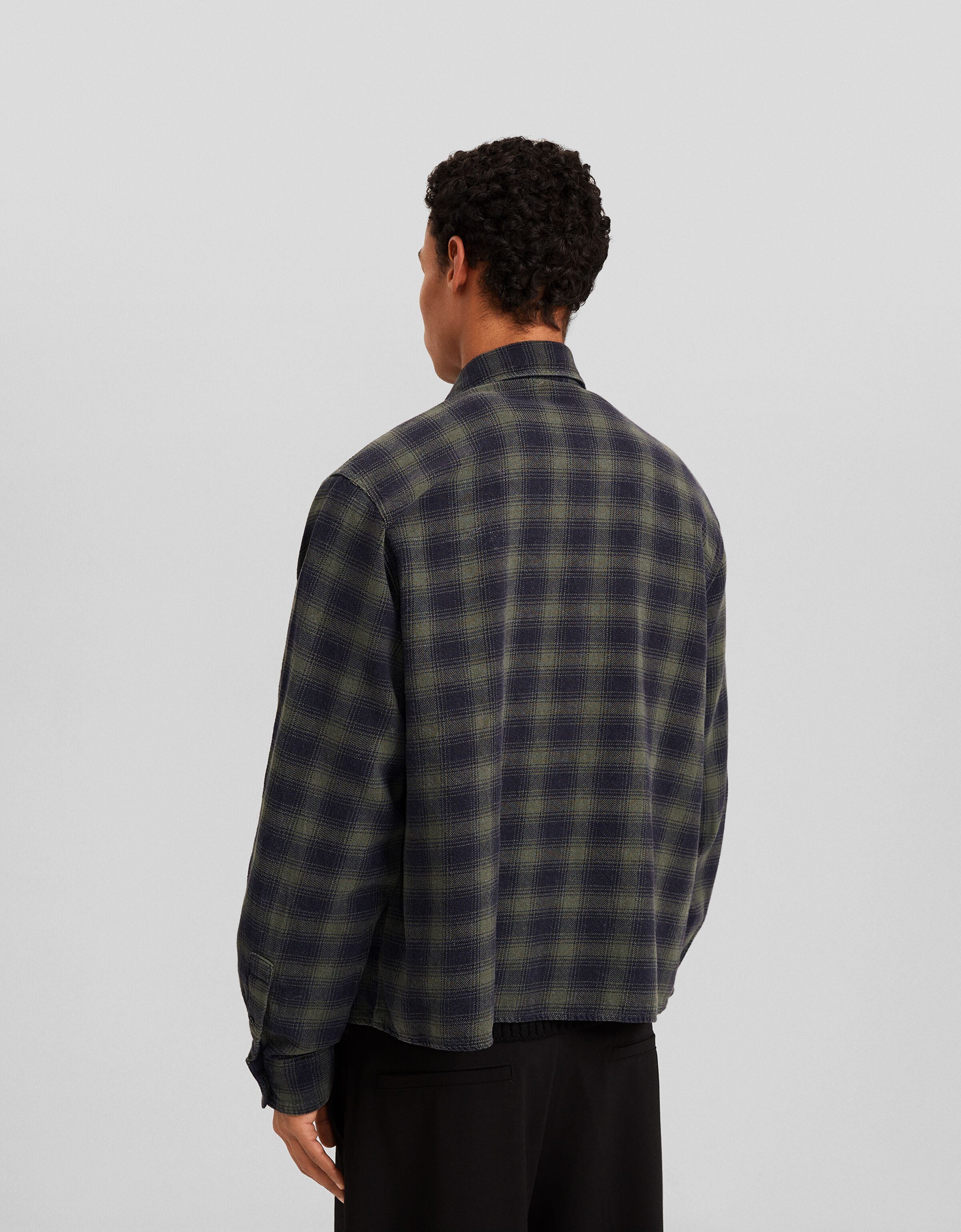Camisa manga larga cuadros bolsillos efecto lavado