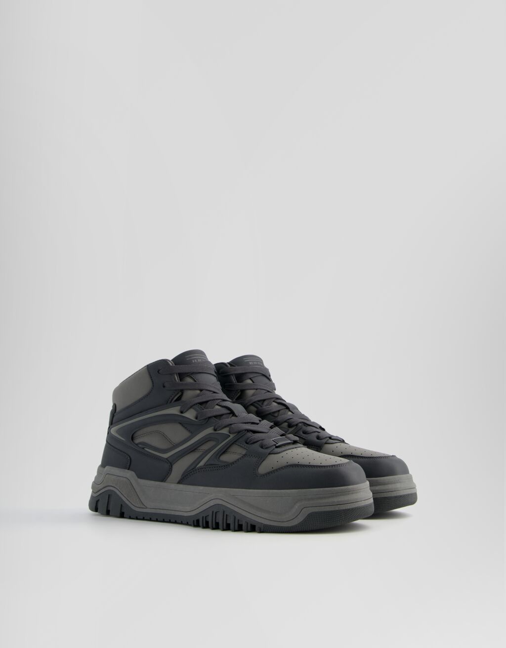 Zapatillas abotinadas piezas superpuestas hombre