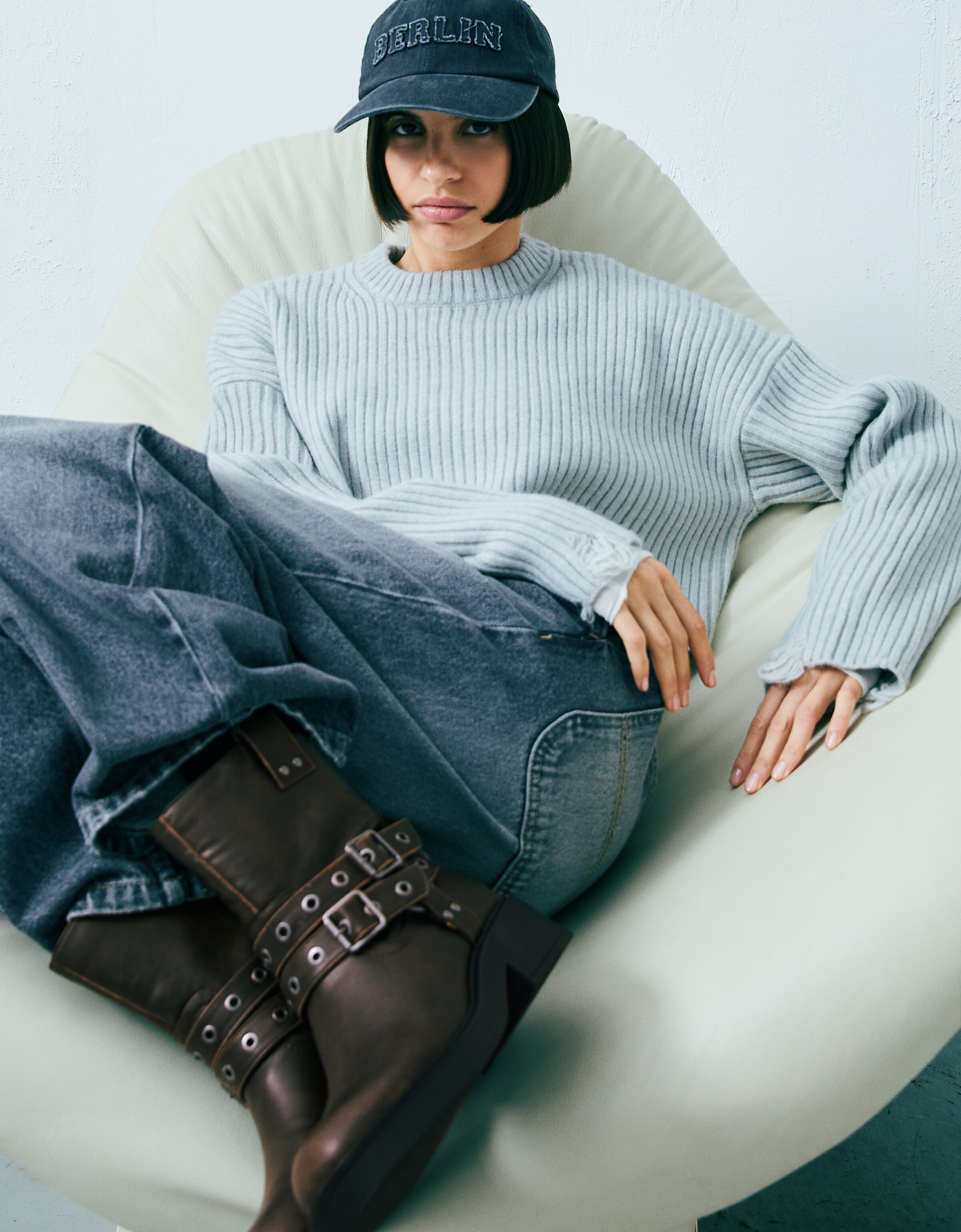 Botines moteros detalle hebillas