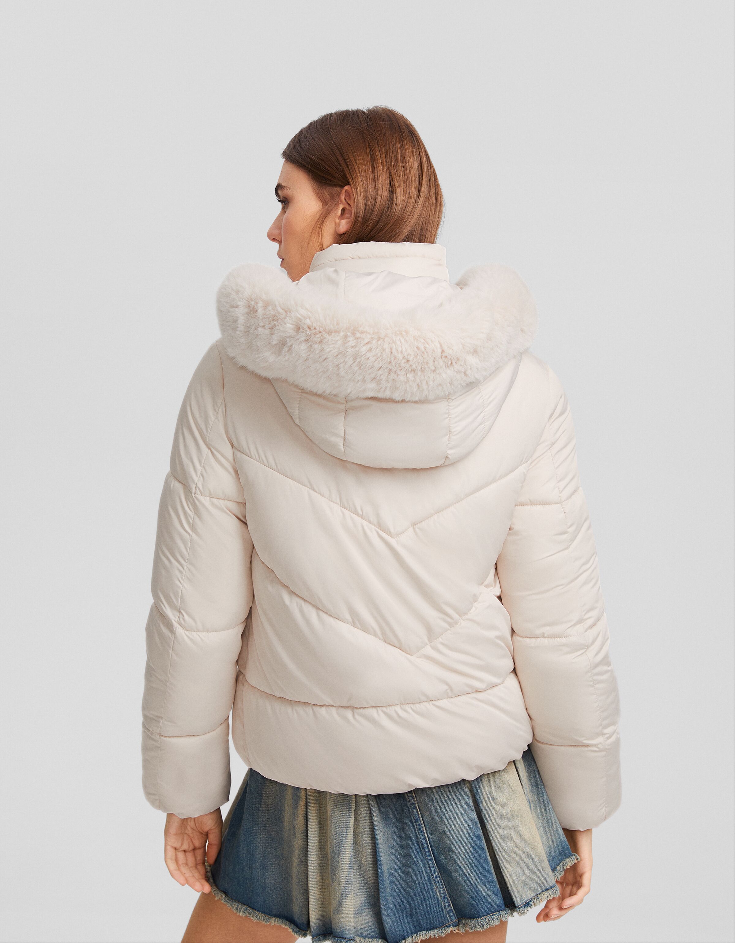 Cazadora acolchada capucha pelo