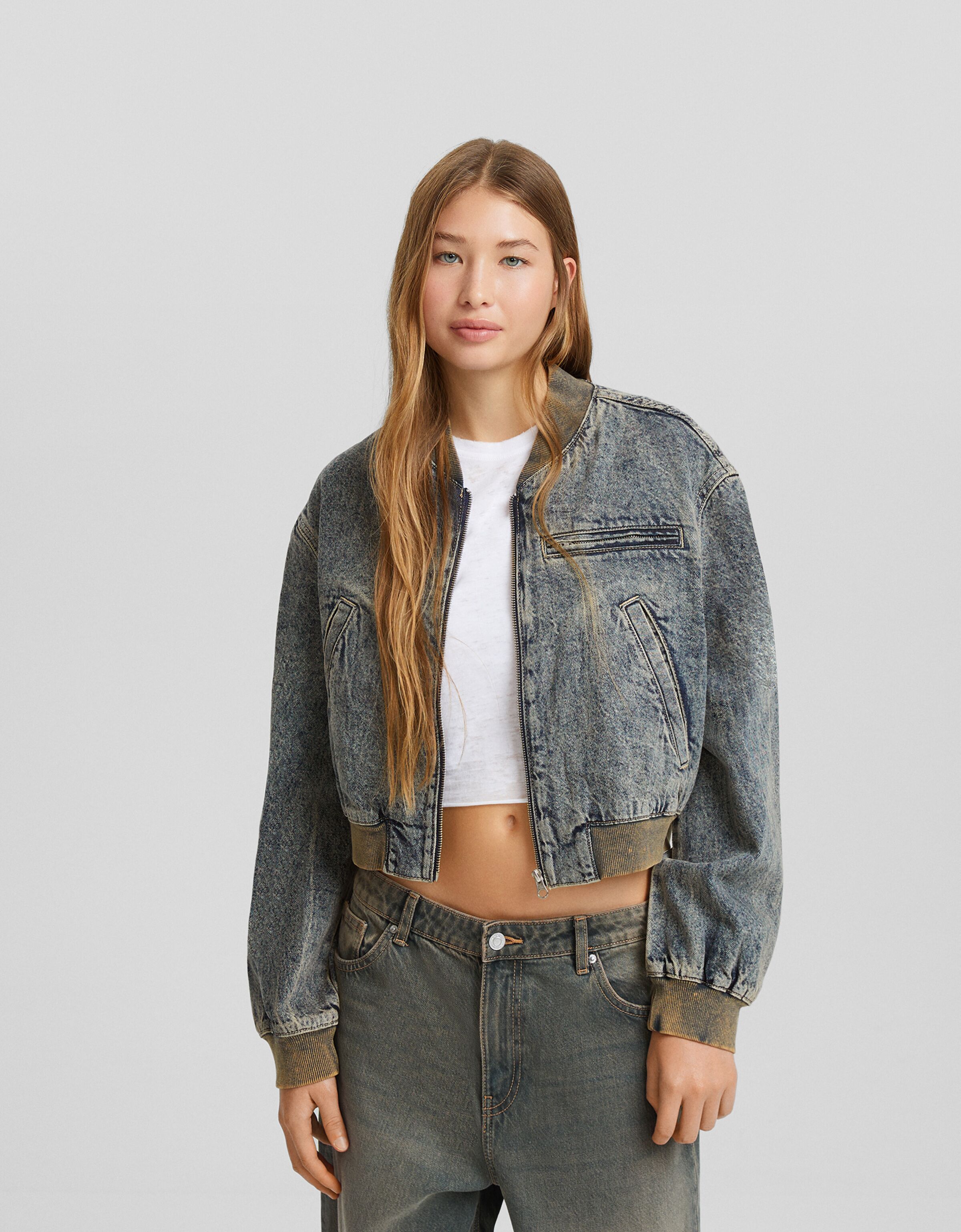 Cazadora denim cropped