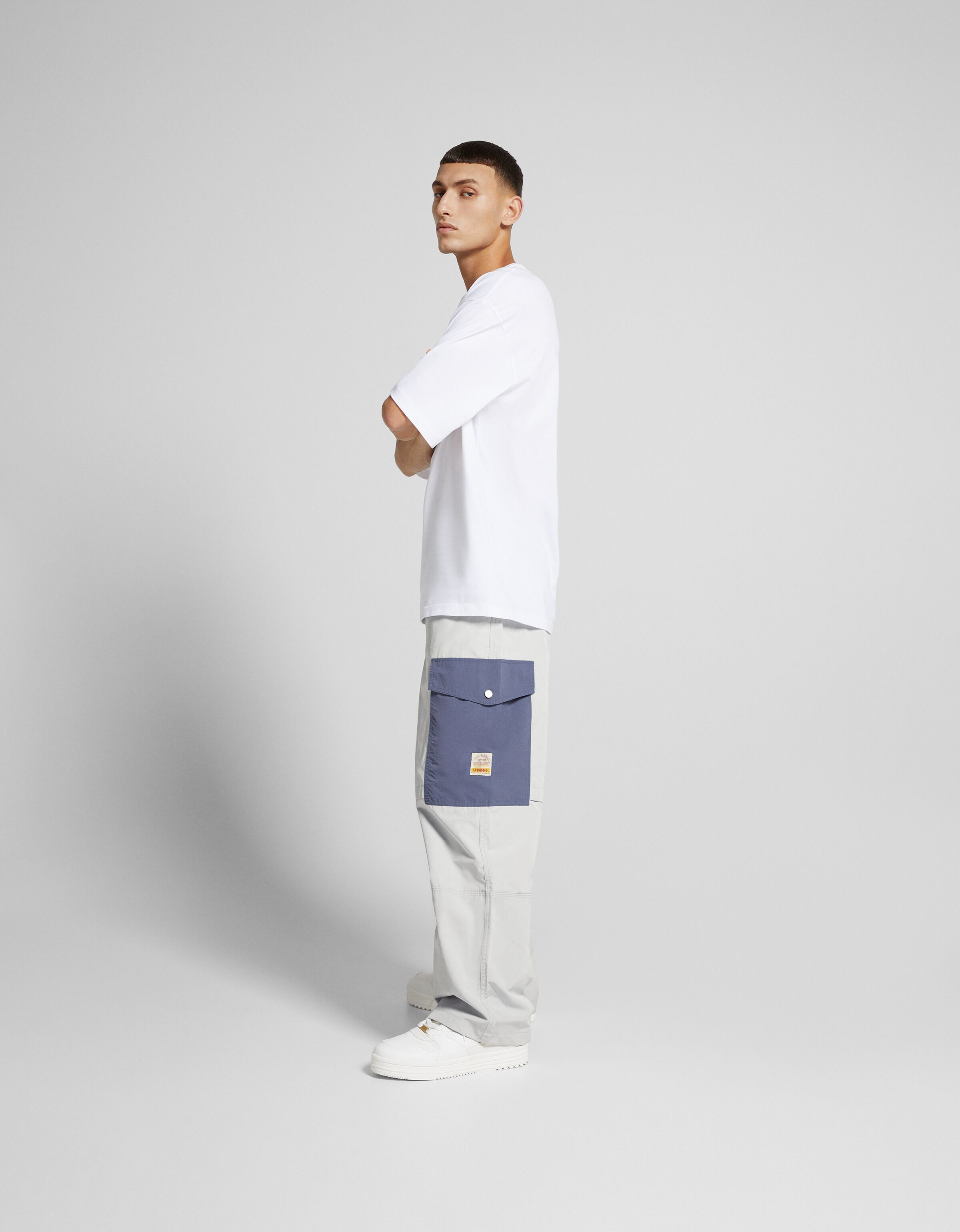 Pantalón jogger color block