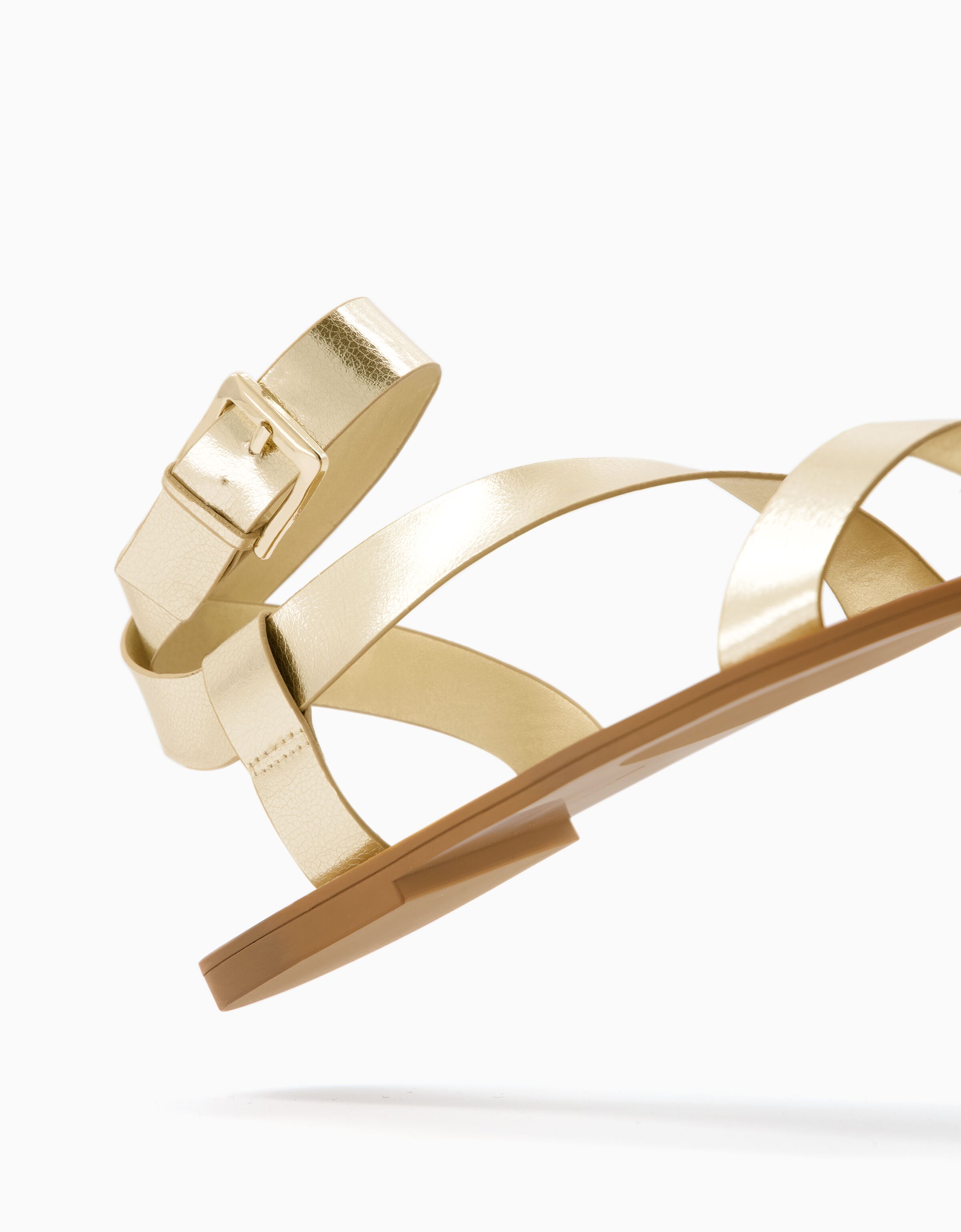 Sandalia plana pulsera