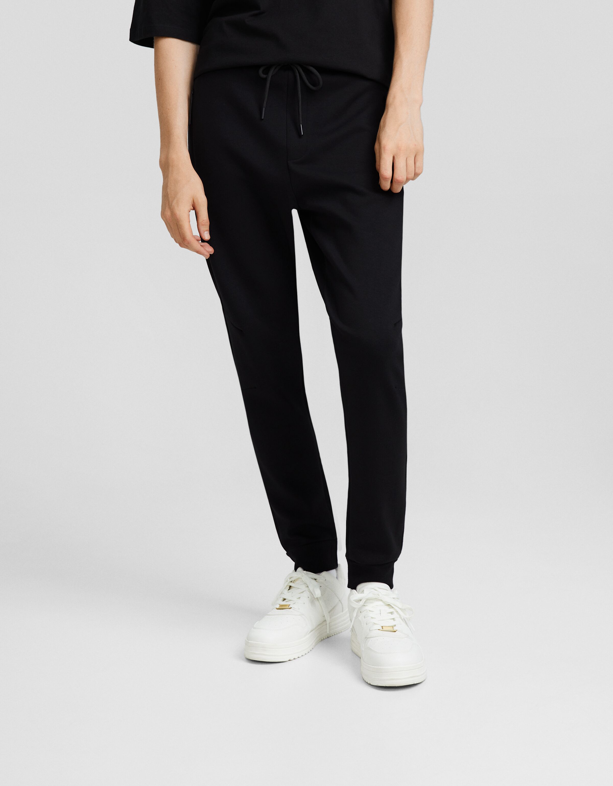 Pantalón jogger felpa cortes