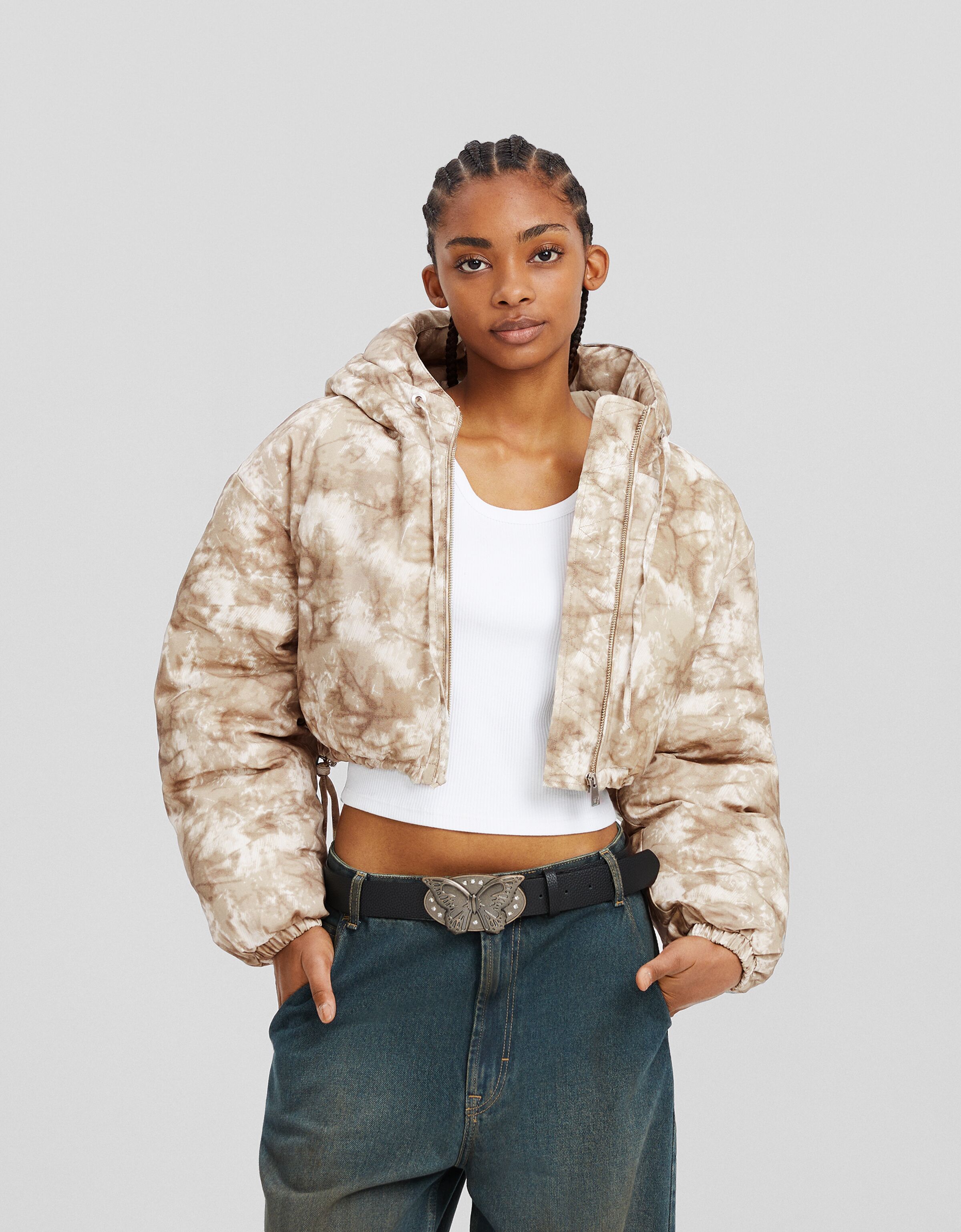 Cazadora acolchada capucha cropped print