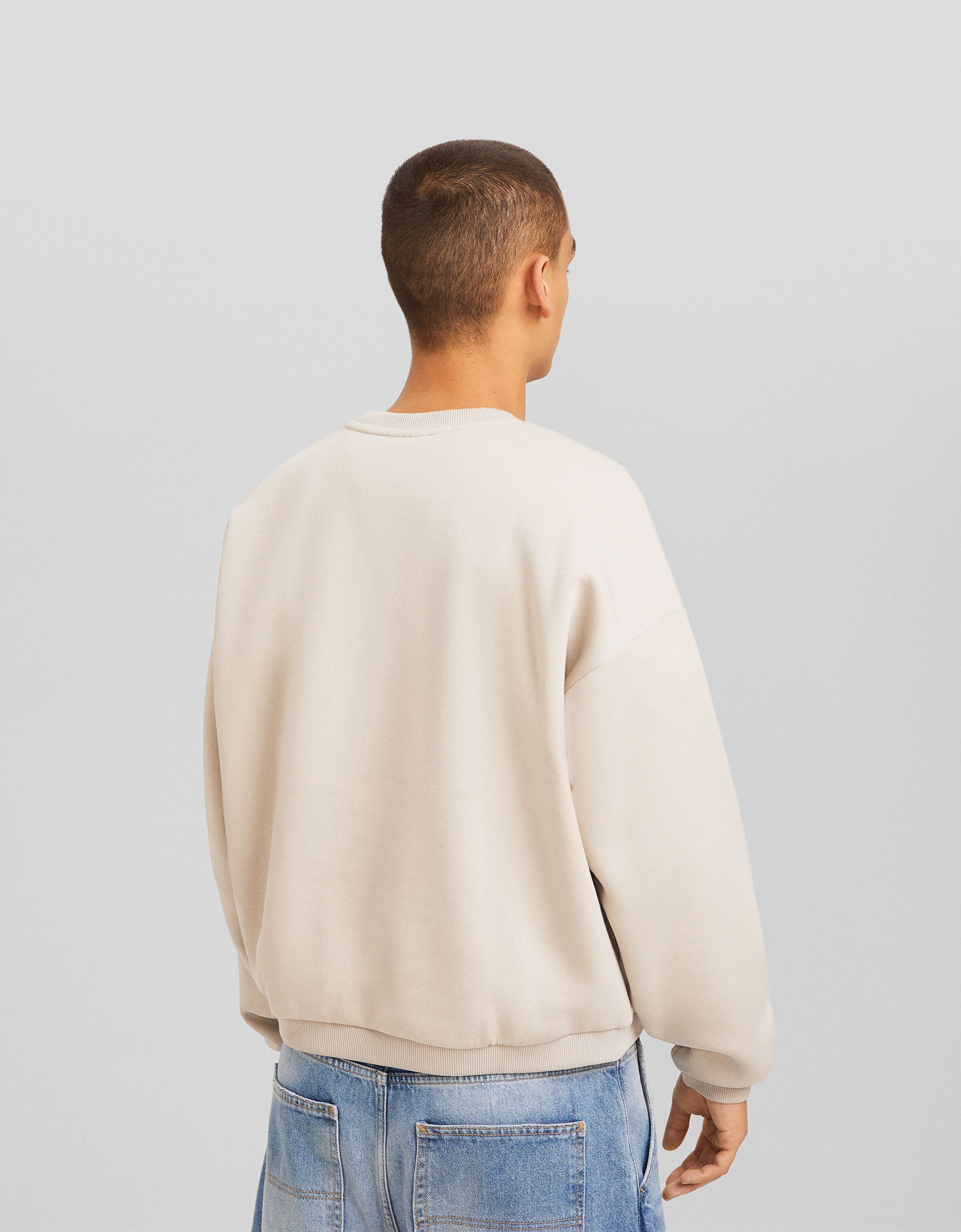 Sudadera cropped print varsity