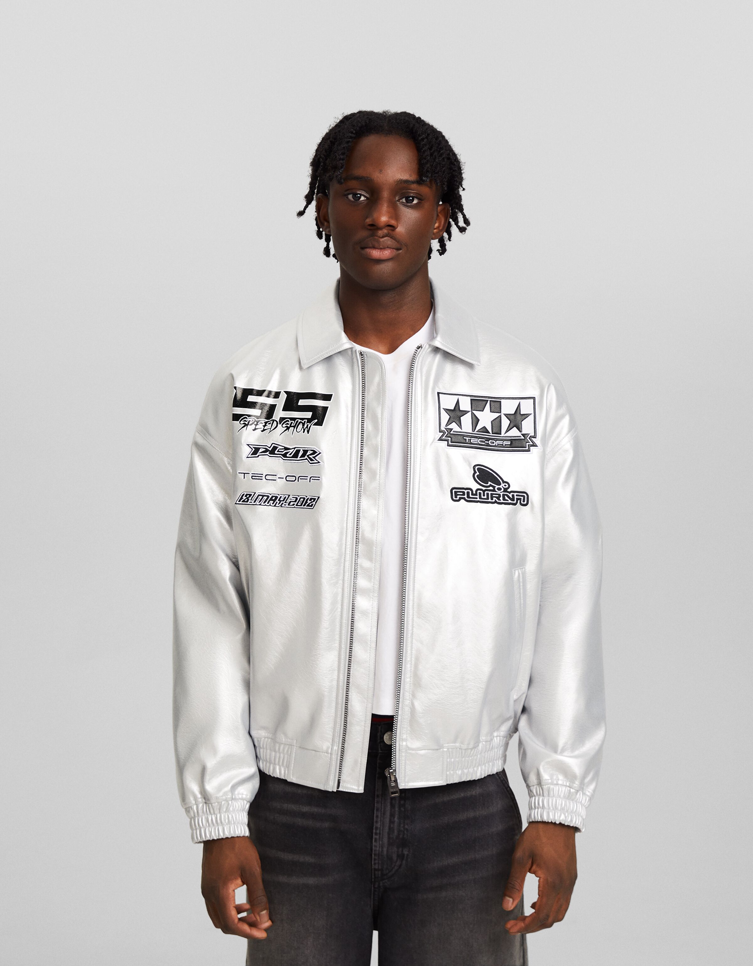 Cazadora efecto piel metalizada parches