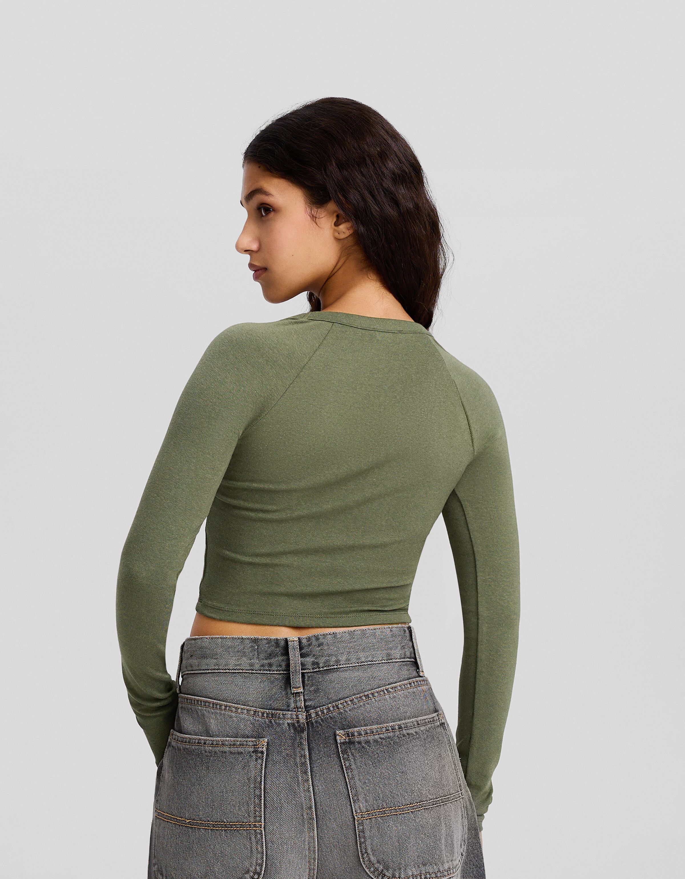 Camiseta manga larga cuello pico