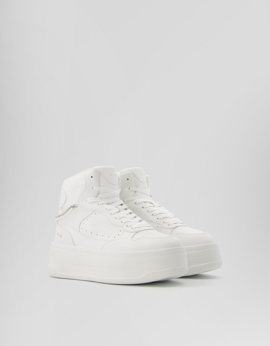 Zapatillas abotinadas detalle cadena