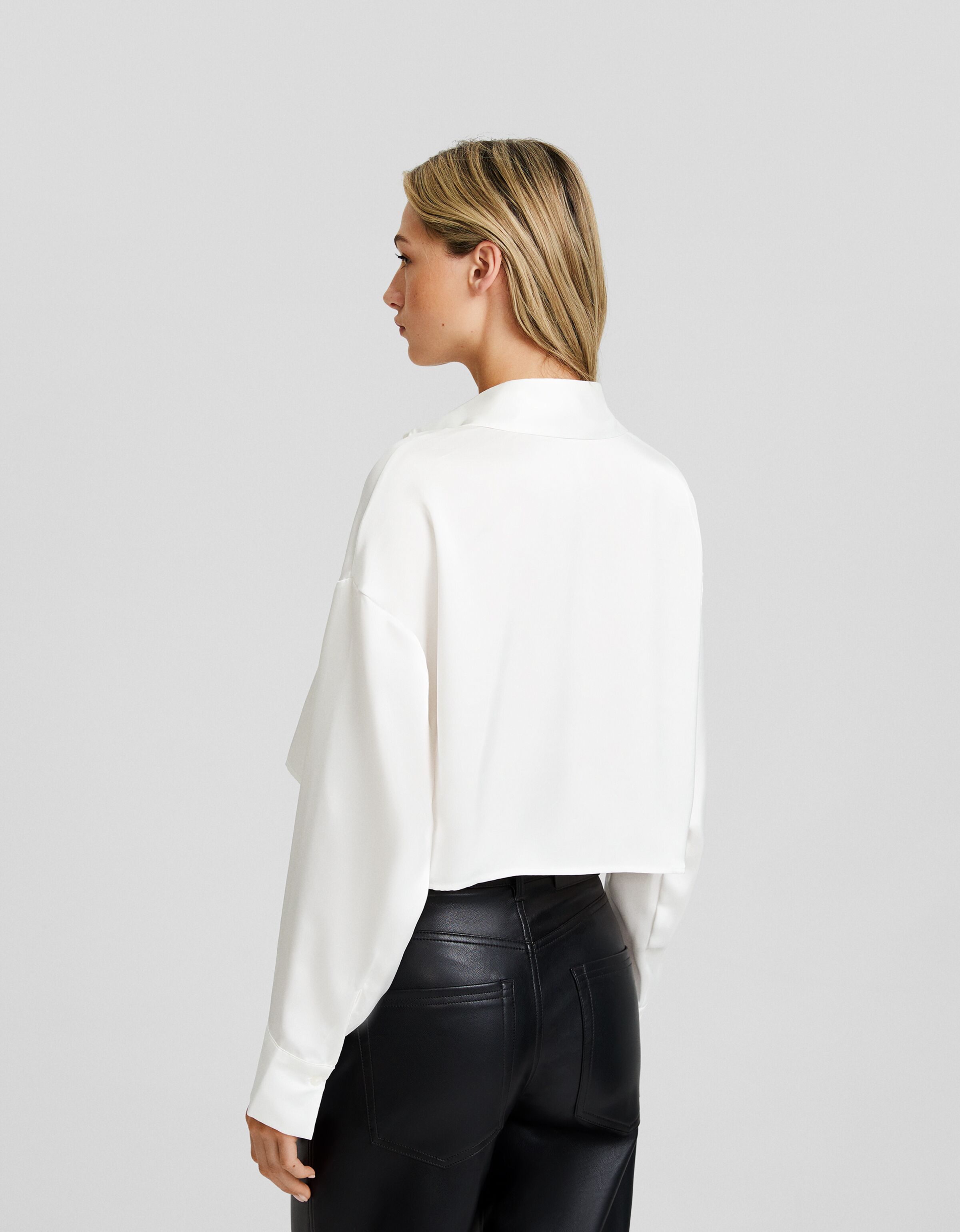 Camisa manga larga cropped satinada